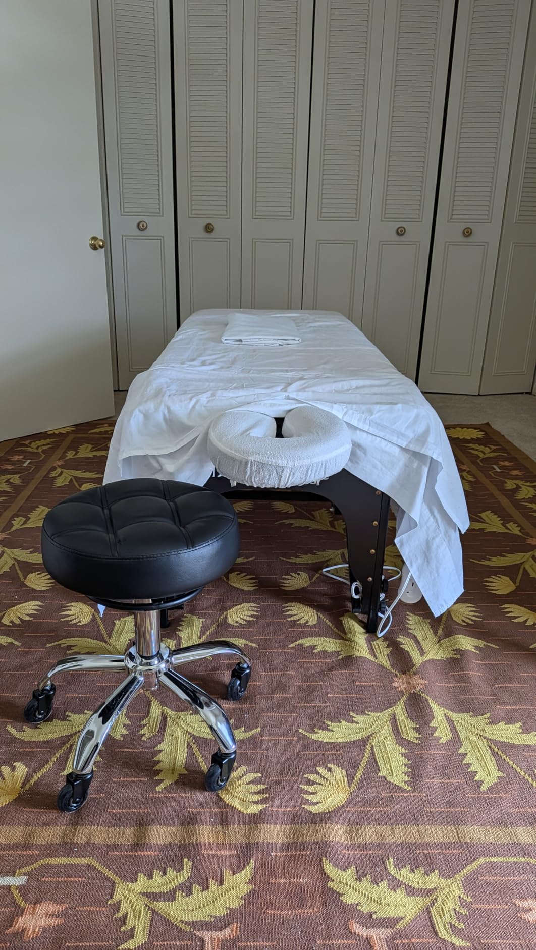 Rolling Stool Heavy Duty 400lb: Super Soft Seat Cushion, 360 Swivel, Height Adjustability, No Squeaky Noises, No Tip Over, New Upgraded Salon Stool Chair, for Tattoo Facial Massage Spa Medical (Black) customer photo 1