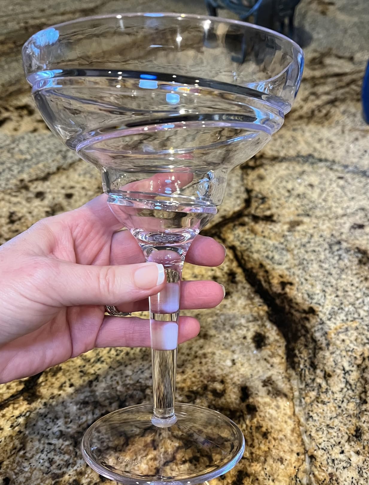 Youeon 6 Pack 12 Oz Hard Acrylic Margarita Glasses with Stem, Shatterproof Acrylic Wine Glasses, Reusable Wine Cups for Indoor and Outdoor Use, Perfect for Wedding, Party, Holiday customer photo 1