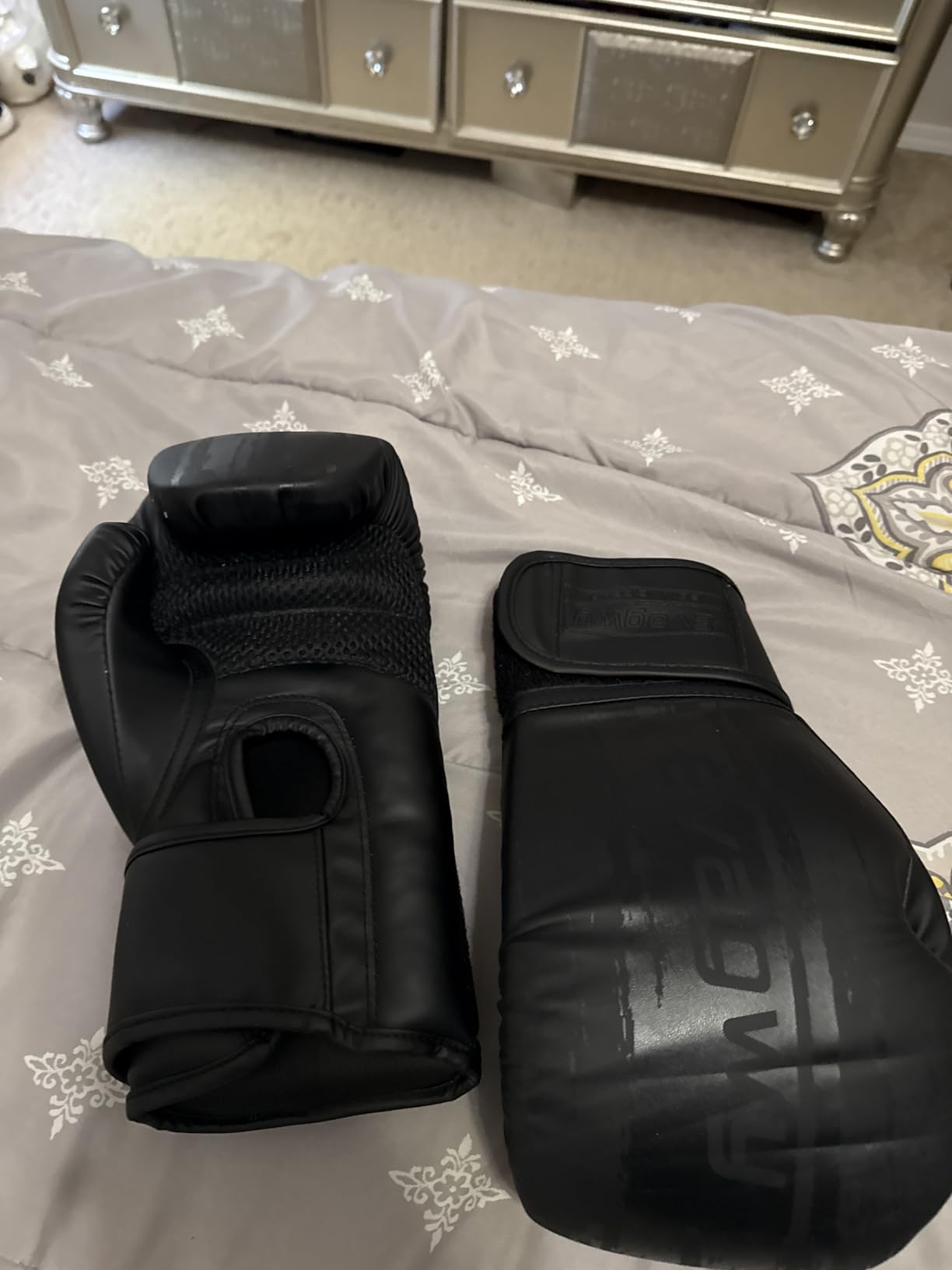 Boxing Gloves for Men and Women, Pro Training Sparring, Suitable for Boxing Kickboxing MMA Fighting, Adult Heavy Punching Bag Gloves, Workout Gloves for Boxing, Muay Thai customer photo 2