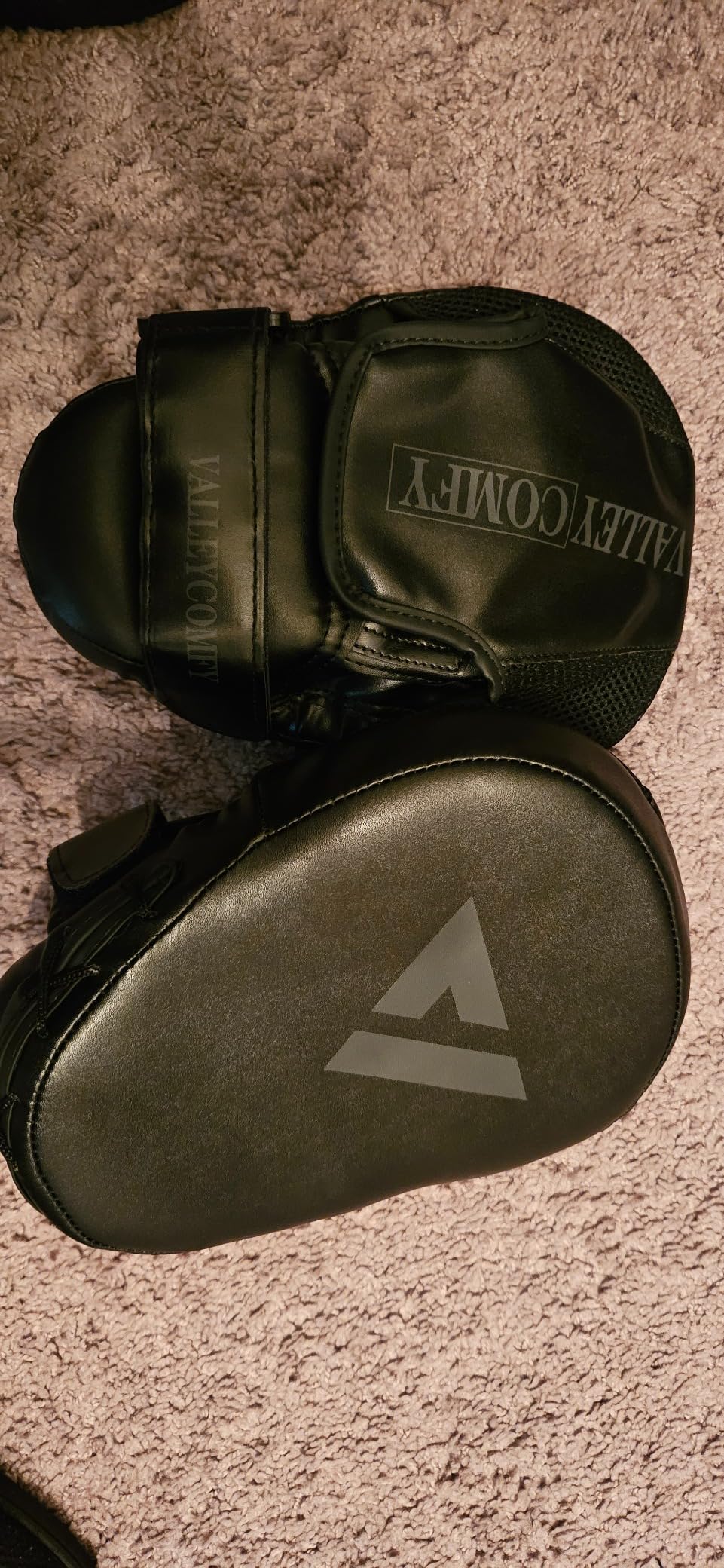 Valleycomfy Boxing Punching Mitts, Boxing Pads Mitts for Men, Ideal for Boxing Training, Kickboxing, Martial Arts customer photo 2