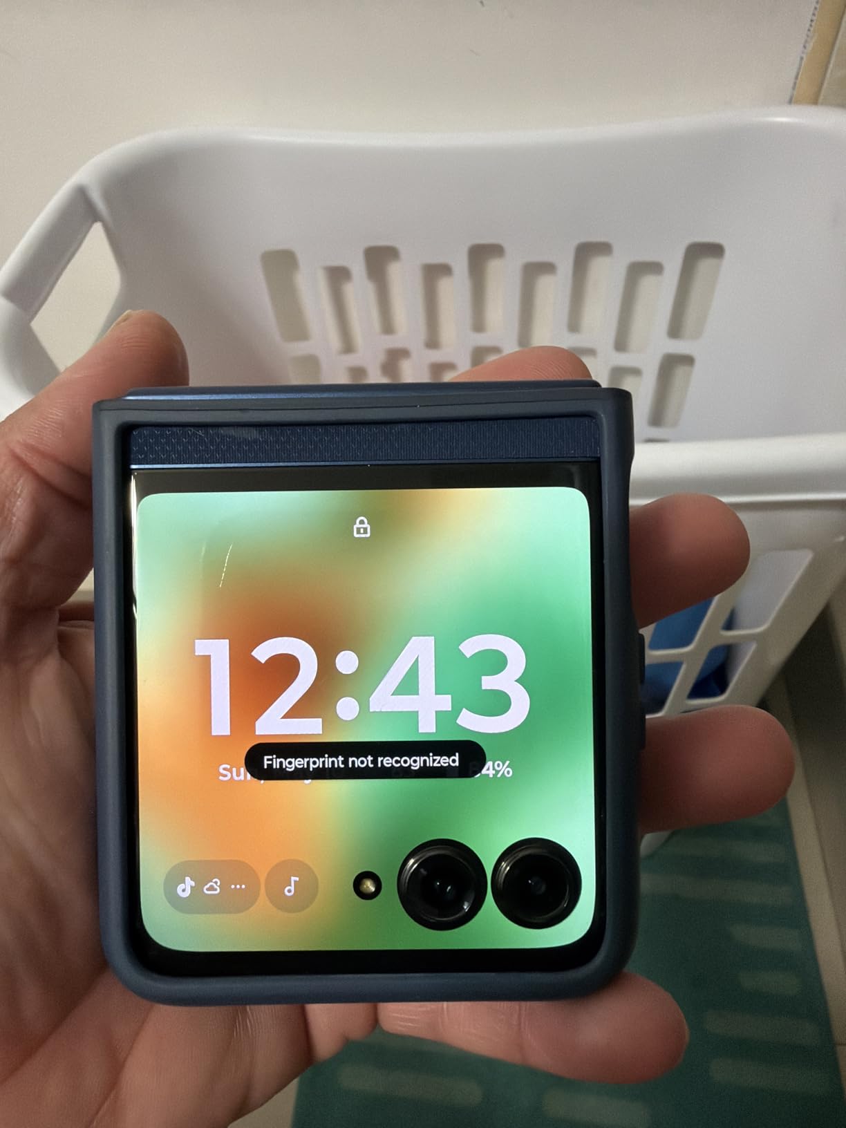 razr | 2024 | Unlocked | Made for US 8/256GB | 50MP Camera | Beach Sand customer photo 1