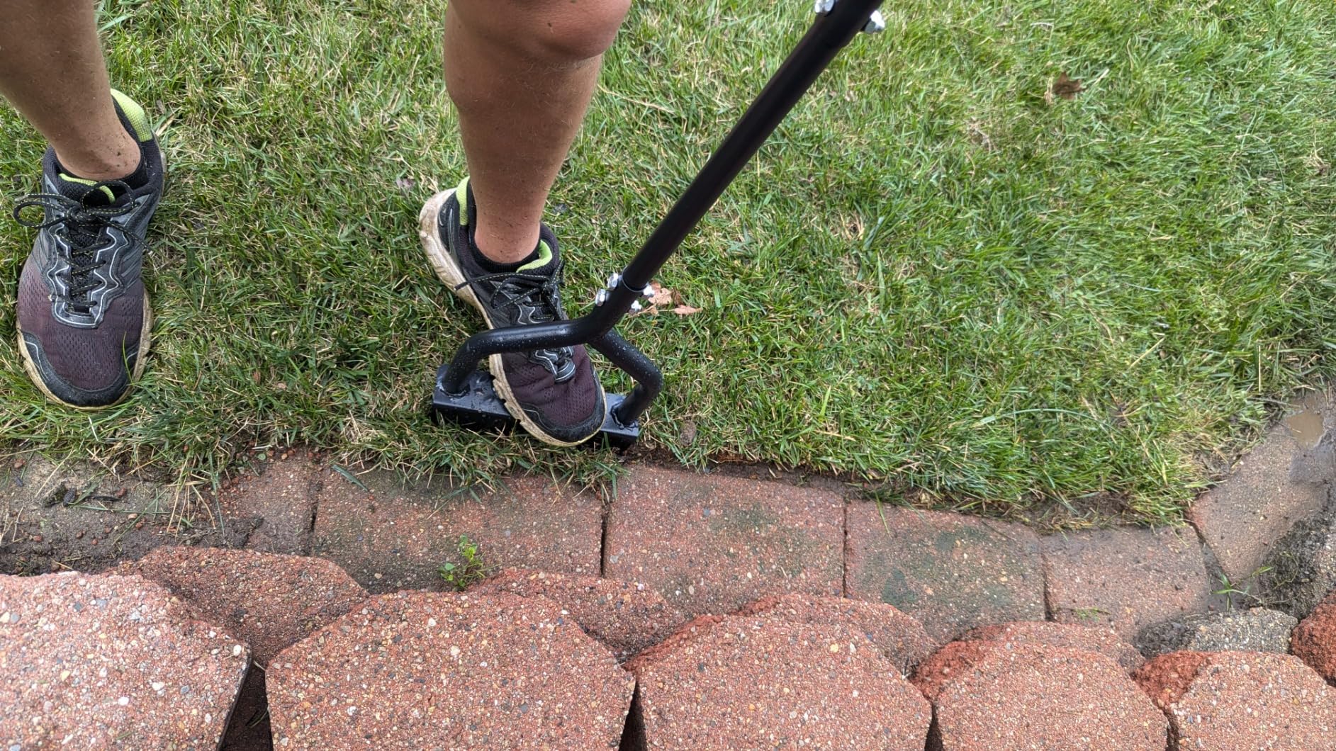 Colwelt Manual Edger Lawn Tool 40-inch, Half Moon Edger Chopper Lawn Tool with V-Shape Serrated Blade, Solid Steel Lawn Edger Tool with Soft T-Grip, Garden Edger for Sidewalk, Grass, Yard, Landscape customer photo 1