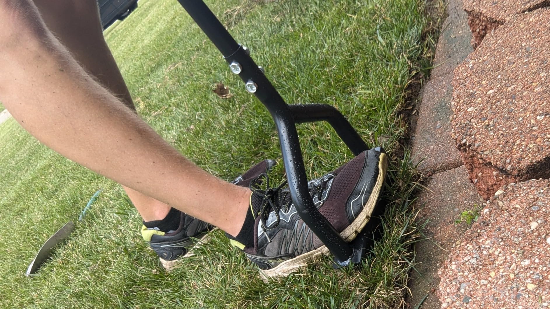 Colwelt Manual Edger Lawn Tool 40-inch, Half Moon Edger Chopper Lawn Tool with V-Shape Serrated Blade, Solid Steel Lawn Edger Tool with Soft T-Grip, Garden Edger for Sidewalk, Grass, Yard, Landscape customer photo 2