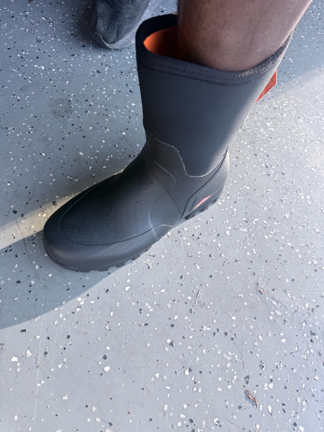 Showave Men's Mid Calf Rubber Work Boots Waterproof Rain Boot Insulated Mud Boots with Comfortable Sports Soles customer photo 1