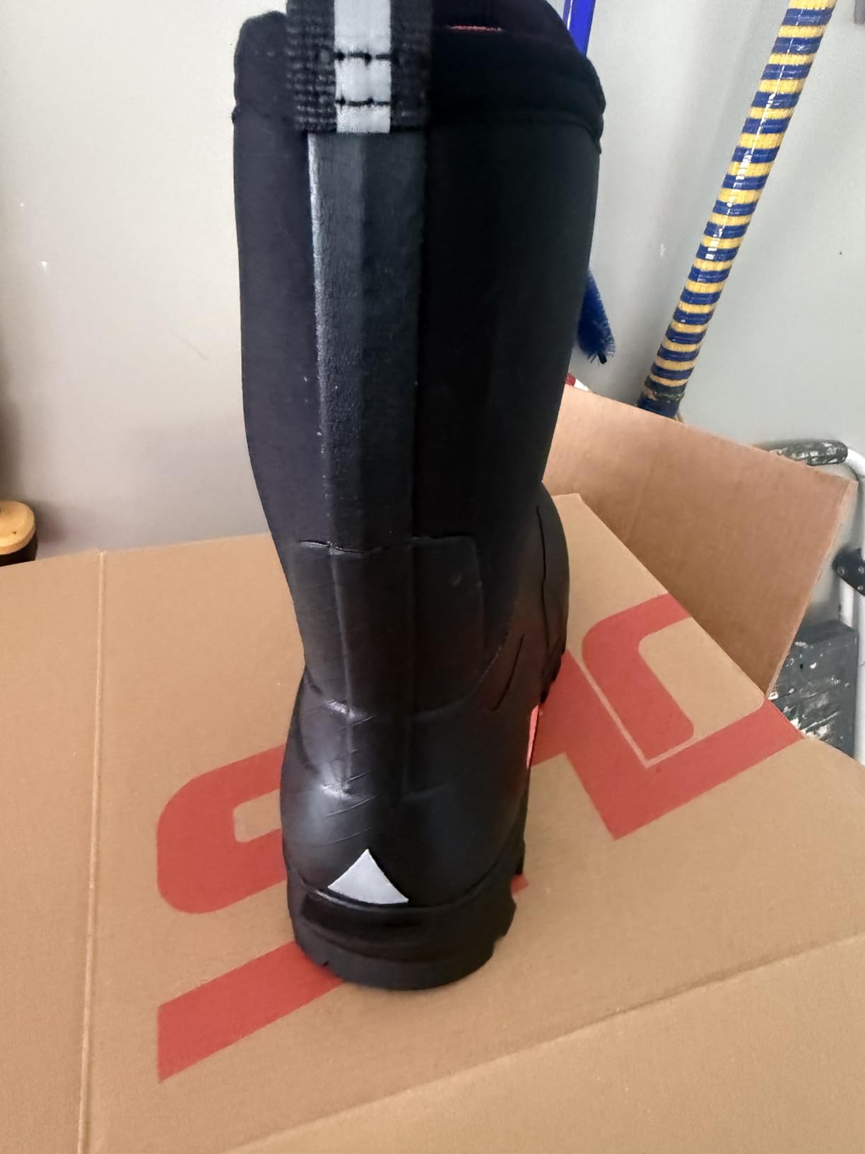 Showave Men's Mid Calf Rubber Work Boots Waterproof Rain Boot Insulated Mud Boots with Comfortable Sports Soles customer photo 2