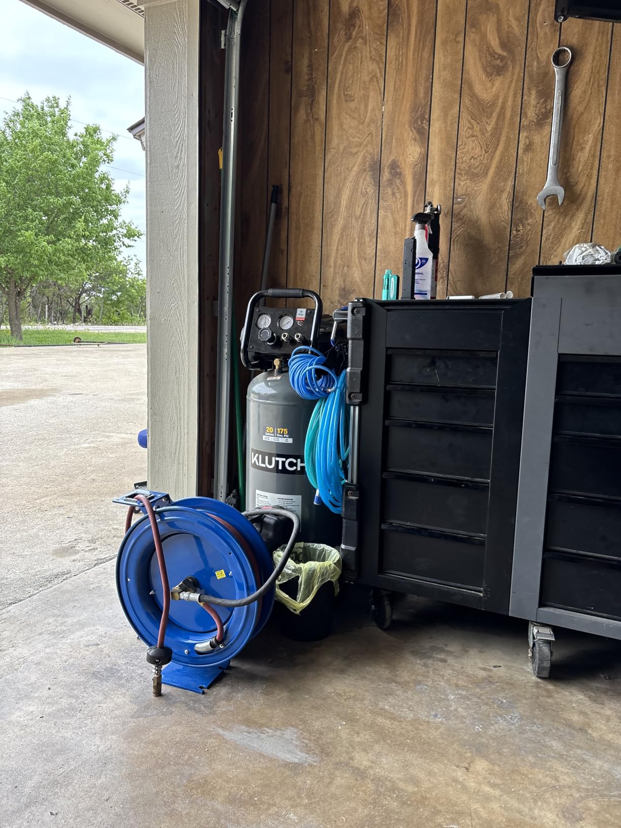 Klutch 20-Gallon Air Compressor, 2 HP, 120V, 175 PSI, 4.2 SCFM at 90 PSI | Oil-free vertical design, 75% duty cycle, Large wheels, Easy-access tank drain, Quick recovery for shop air tools customer photo 1