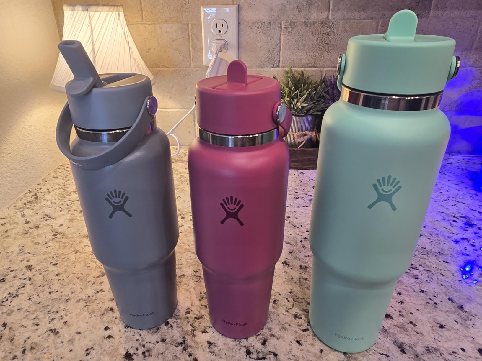 Hydro Flask Travel Water Bottle - Insulated Stainless Steel - Wide Straw Lid, Non Spill, Leakproof in 32 Oz Black customer photo 1