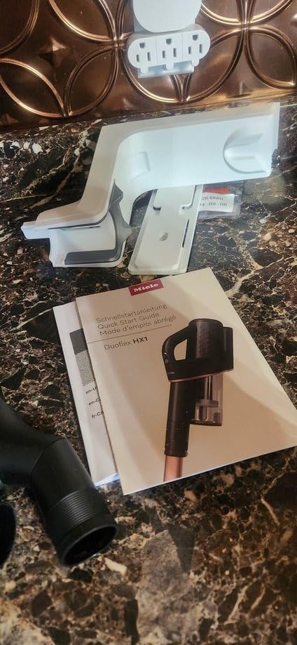 Miele Duoflex Extra Cordless Bagless Stick Vacuum, Brilliant White / Space Grey customer photo 1