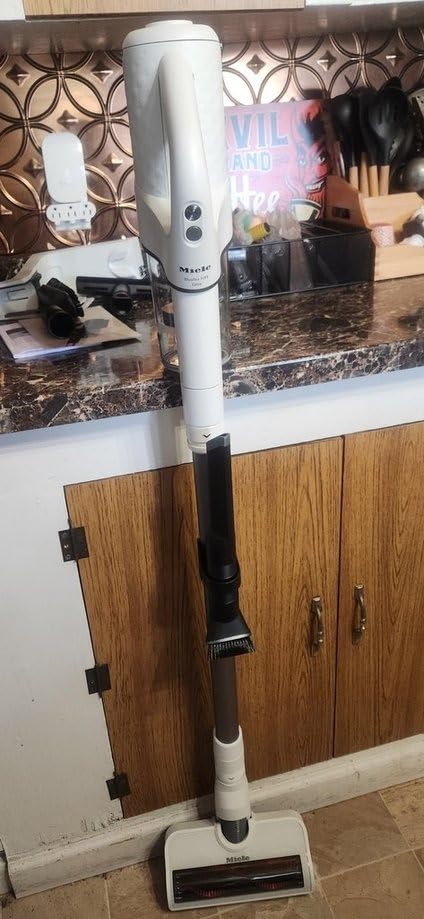 Miele Duoflex Extra Cordless Bagless Stick Vacuum, Brilliant White / Space Grey customer photo 2