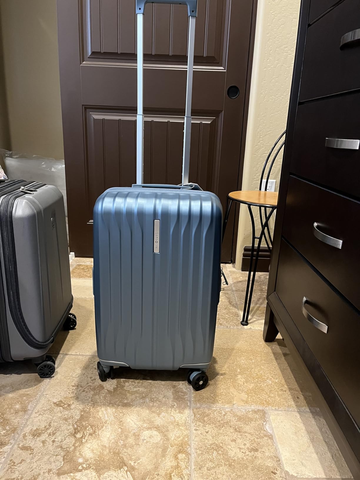 Samsonite UpLIFT X-Large Checked Hardside Luggage with Spinner Wheels - Airline-Approved, TSA Lock, Adjustable Handle System - Polycarbonate Hard Suitcase for Ultra Lightweight Travel - Silver Shimmer customer photo 1
