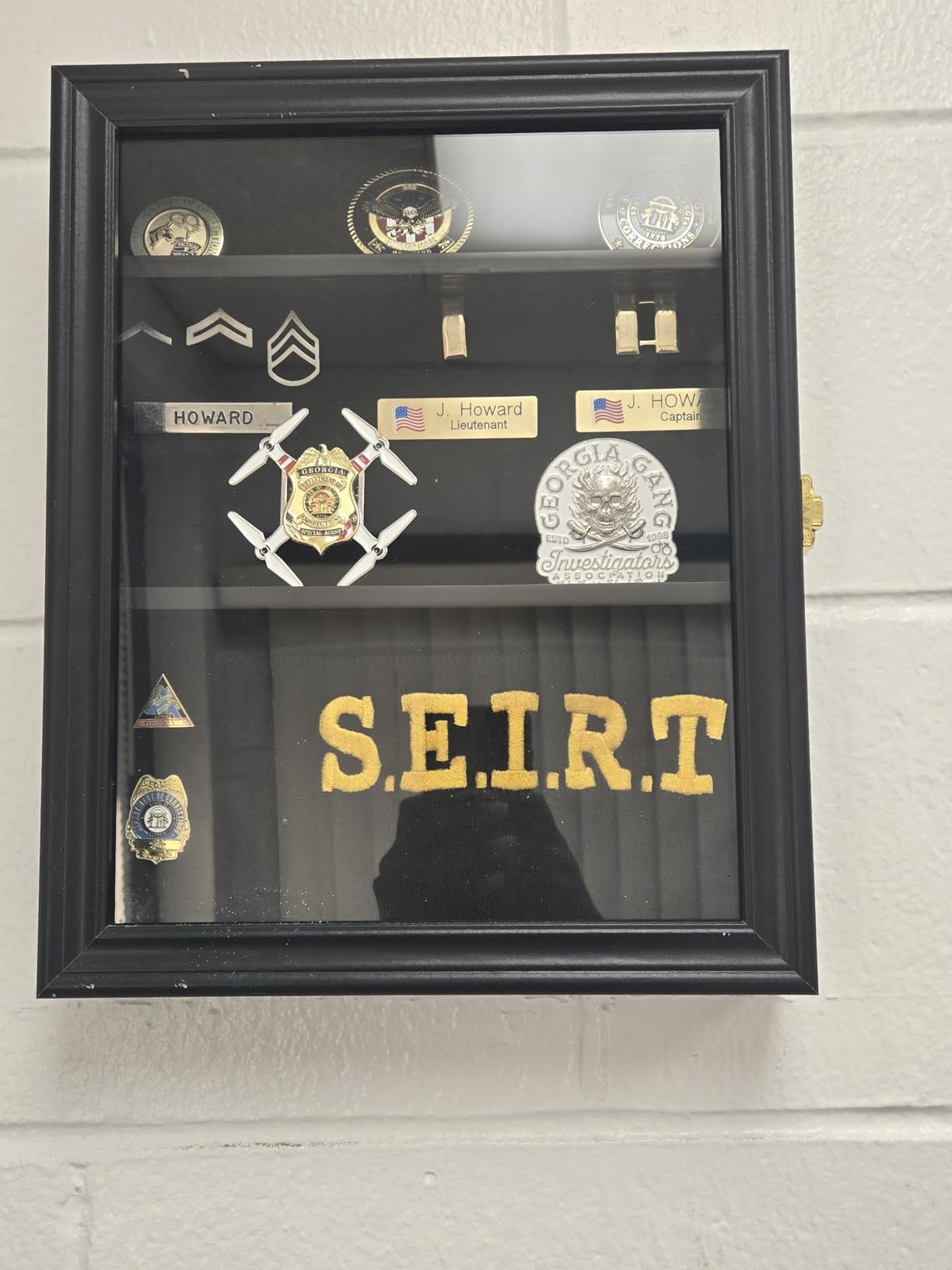 Verani Medals Display Case - Military Challenge Coin Display Shadow Box - Pin Display Cabinet with Removable Shelves and Pinnable Background for Badges Ribbons Insignia Buttons Overized Mahogany customer photo 1