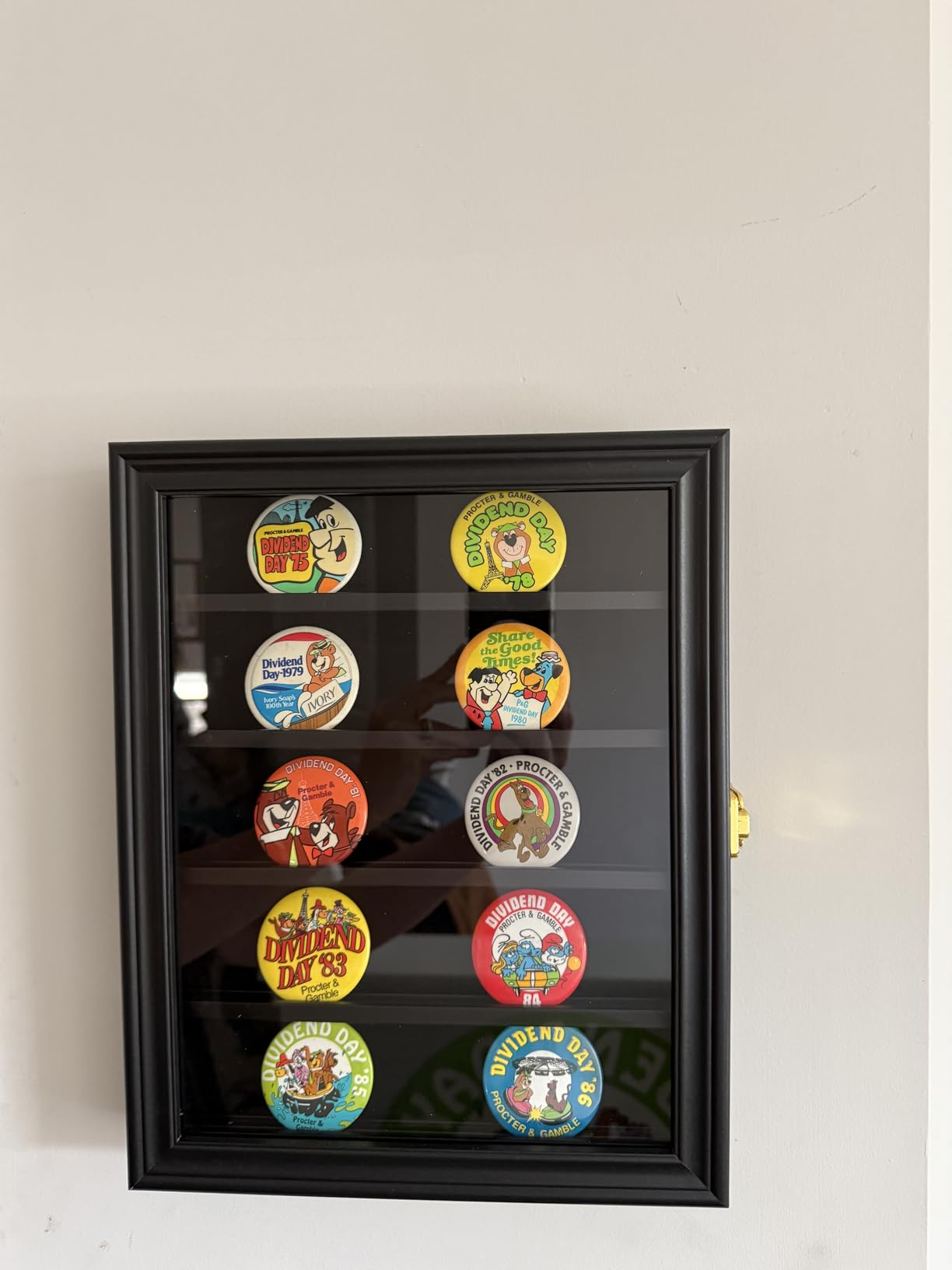 Verani Medals Display Case - Military Challenge Coin Display Shadow Box - Pin Display Cabinet with Removable Shelves and Pinnable Background for Badges Ribbons Insignia Buttons Overized Mahogany customer photo 2