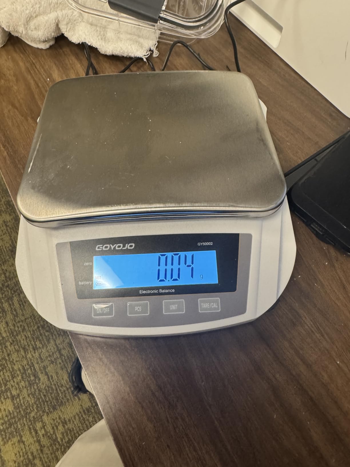 GOYOJO Digital Analytical Balance and Lab Scale, 5000g Capacity, 0.01g Precision, Stainless Steel, Multi-Unit (g/oz/ct/lb) for Jewelry, Kitchen, and Lab - Reliable, Accurate, Easy to Use, Black Panel customer photo 1