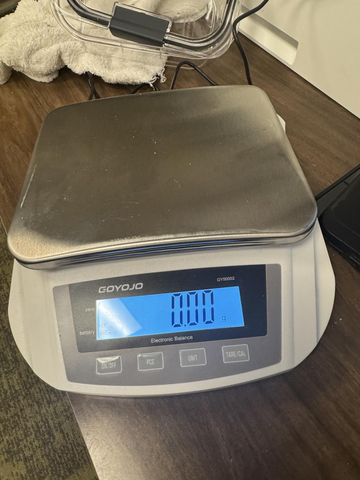 GOYOJO Digital Analytical Balance and Lab Scale, 5000g Capacity, 0.01g Precision, Stainless Steel, Multi-Unit (g/oz/ct/lb) for Jewelry, Kitchen, and Lab - Reliable, Accurate, Easy to Use, Black Panel customer photo 2