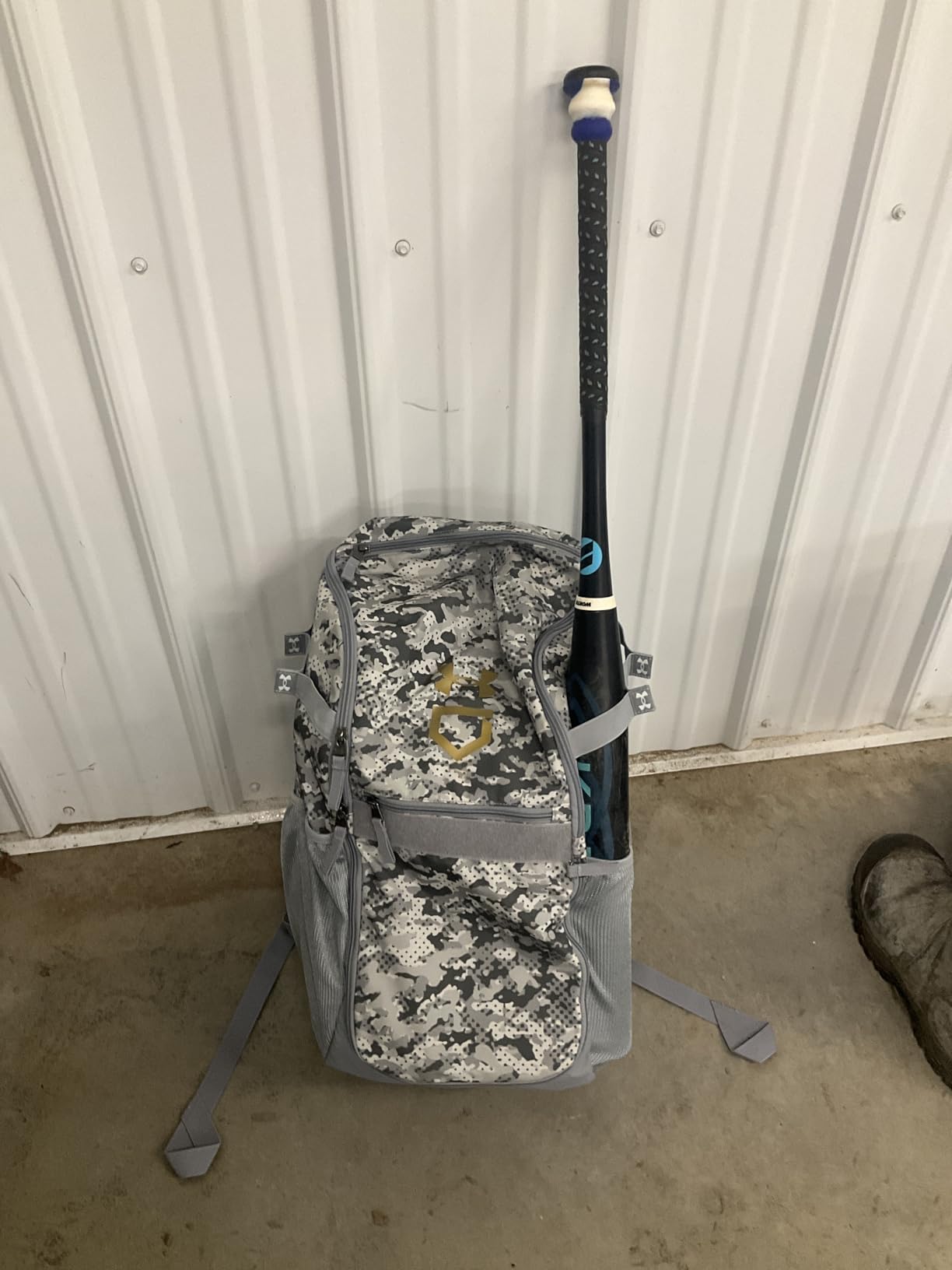 Under Armour Unisex Utility Baseball Backpack Print, (412) Midnight Navy / / Metallic Gold, One Size Fits All customer photo 1