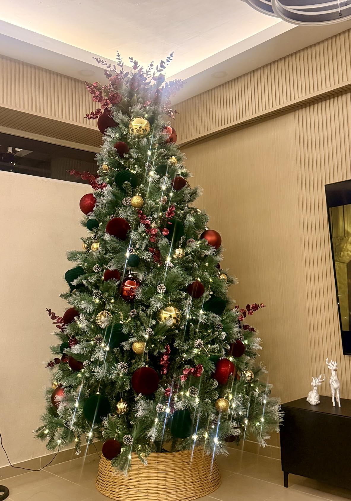 Best Choice Products 7.5ft Pre-Lit Scotch Pine Christmas Tree, Premium Pre-Decorated Artificial Holiday Decor w/ 1,320 Branch Tips, 2-in-1 White and Multicolor LED Lights, Cordless Setup customer photo 1