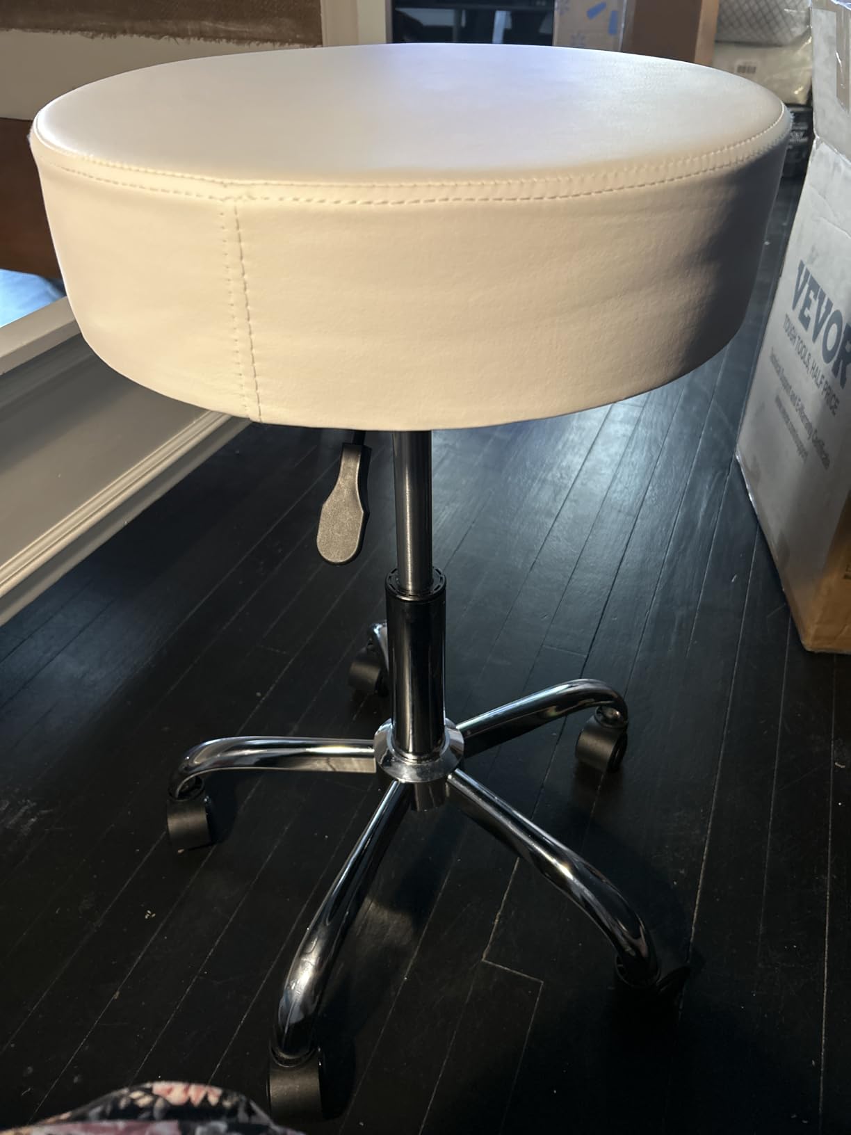VEVOR Rolling Stools with Wheels, 400 LBS Weight Capacity Adjustable Height Stool with Ultra-Thick Seat Cushion, Swivel Stools Chair for Salon, Bar, Home, Office, Tatoo, Medical, Massage, Black customer photo 2