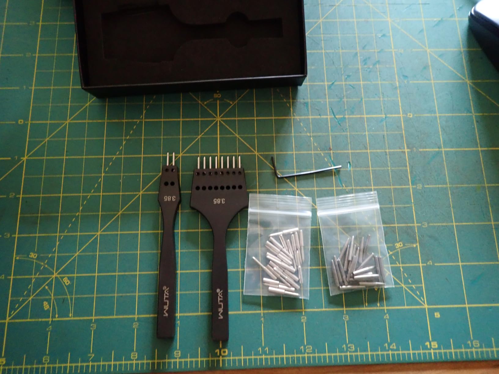 WUTA Leather Stitching Punch, 3rd Removable Round Hole Pricking Irons, Professional Working Hole Punch Tool Set for DIY Leather Craft (3.38mm- 2+5+9 Hole) customer photo 1