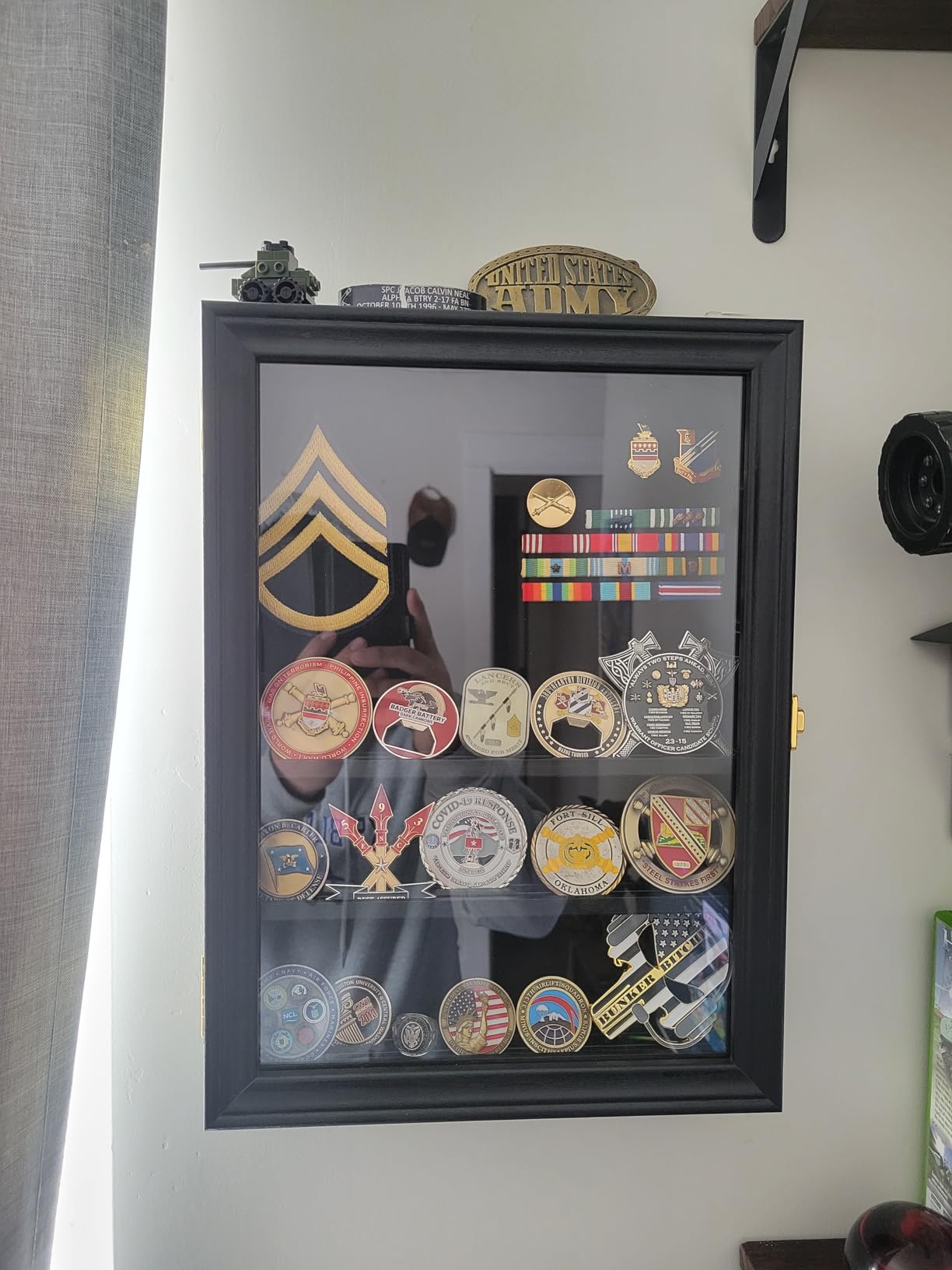 PiaoHao Challenge Coin Display Case, Lockable Military Coin Holder Shadow Box with Removable Shelves, Wall Mounted Medal & Pin Cabinet with UV Protection Acrylic Door(Black) customer photo 1