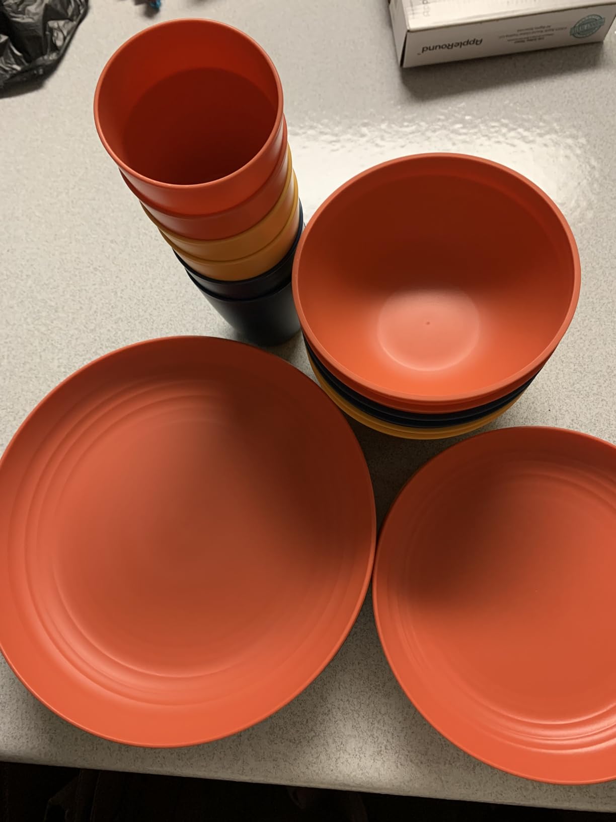 Quatish 24 Piece Plates and Bowls Sets for 6, Unbreakable Dinnerware Sets, Camping/Dorm, Black customer photo 2