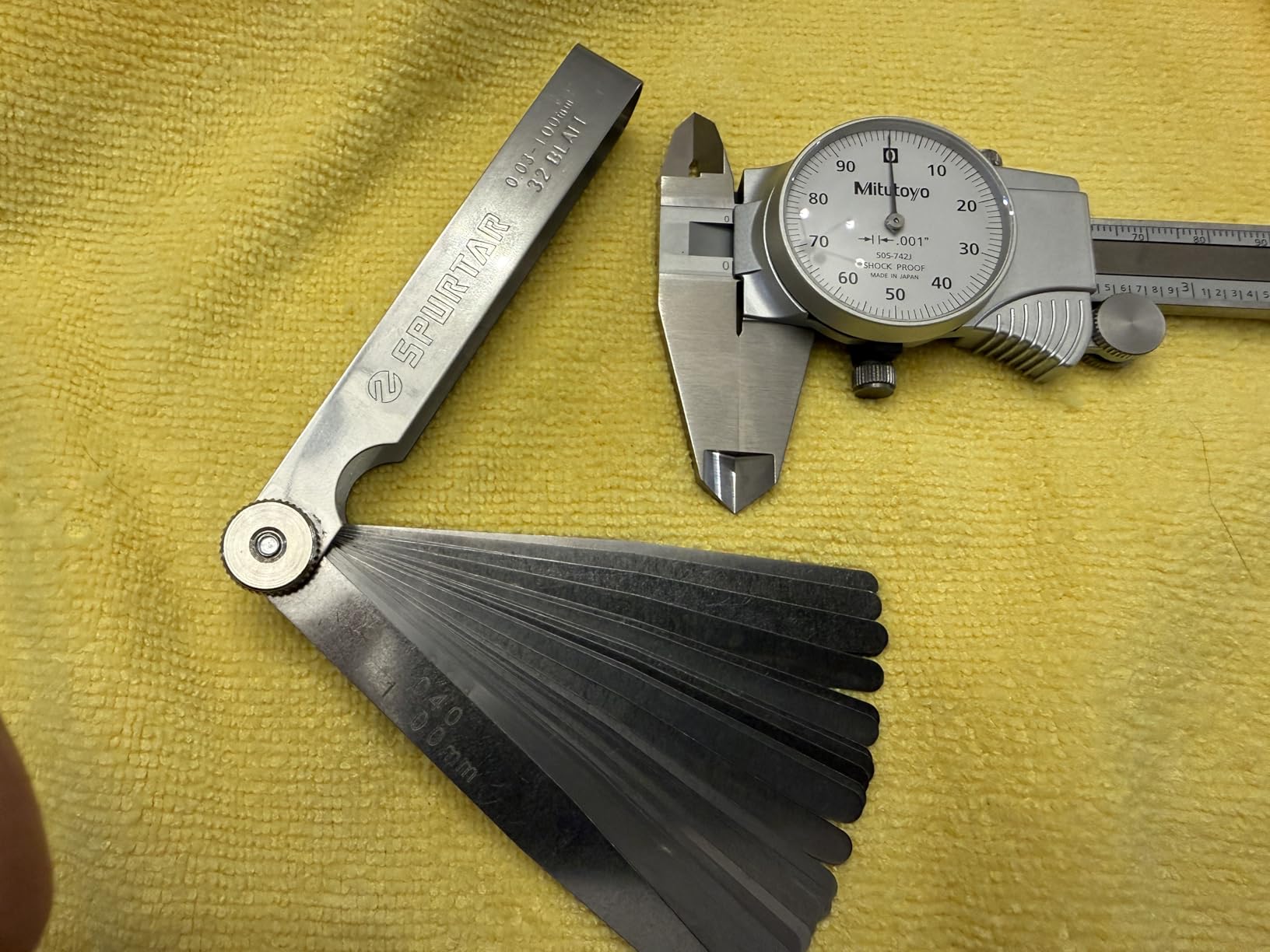Spurtar Feeler Gauge Set Stainless Steel, 32 Blades Tapered and 16 Blades Offset Filler Gauge Set, Dual Marked SAE and Metric Feeler Guages for Spark Plug, Valve, Piston, Guitar customer photo 2