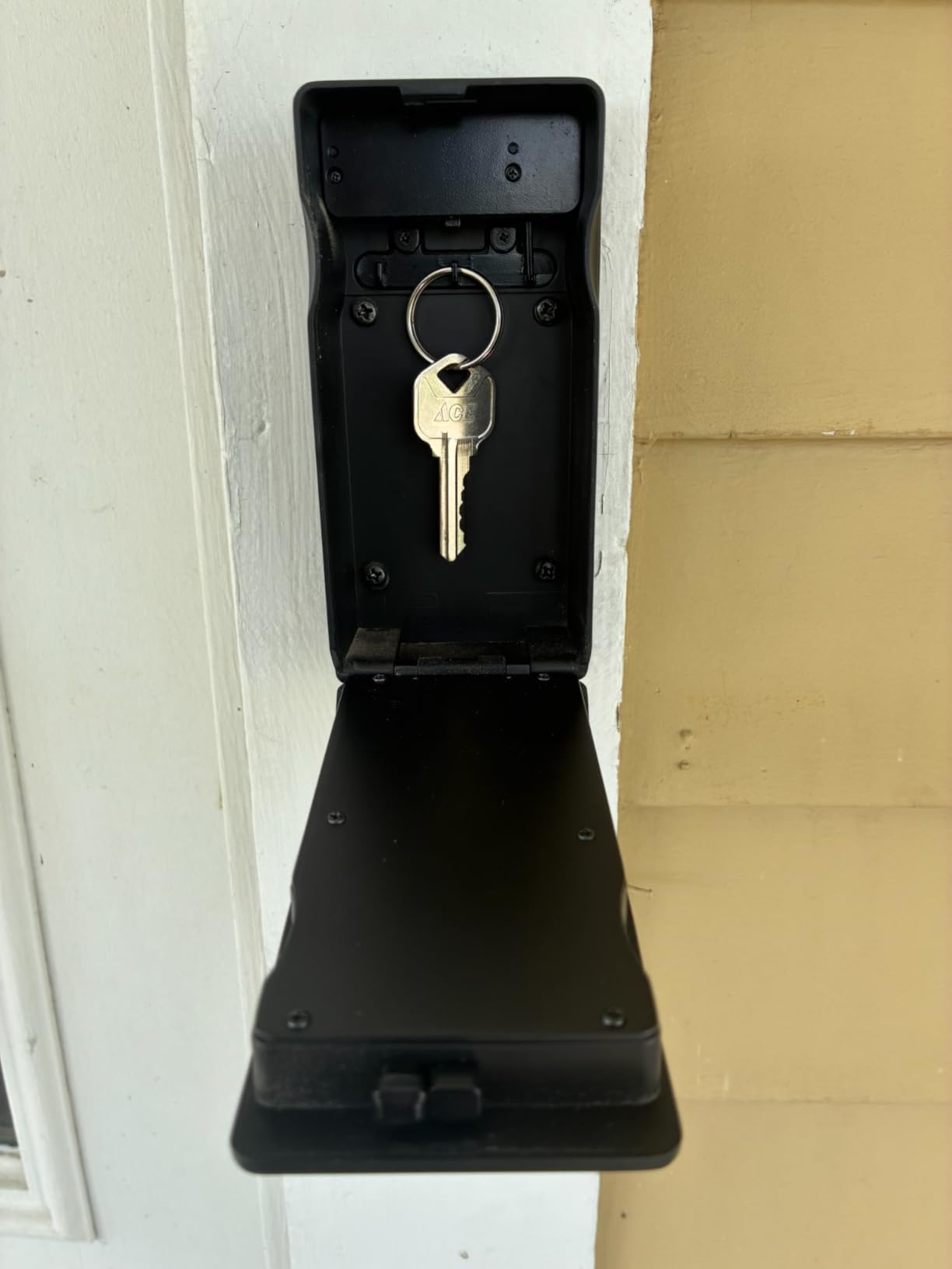 WiFi Lock Box for Outside with Gateway, Remotely Control Smart Key Lock Box, Wireless Lock Box for House Key, Door Handle & Wall Mount Sturdy Alloy Lockbox IP66 Waterproof customer photo 1