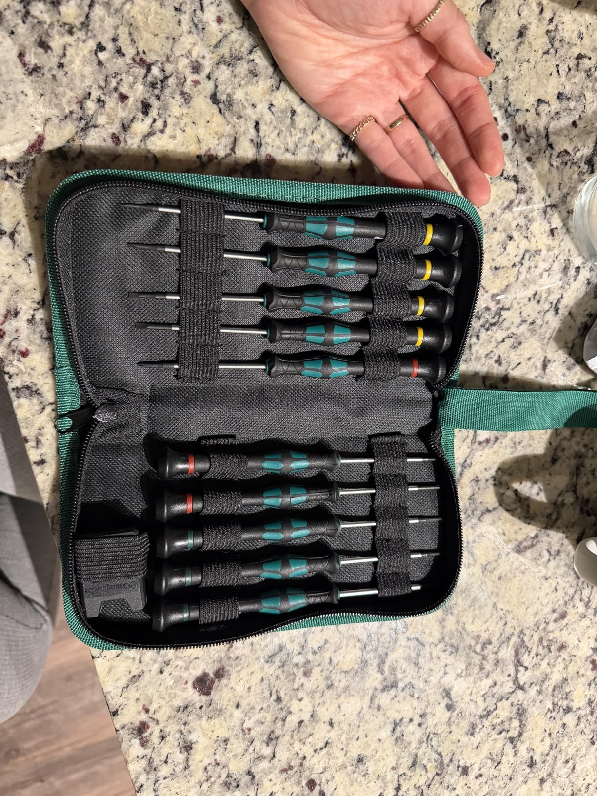 GRENPRO 10-Piece Precision Screwdriver Set, Magnetic Small Screwdrivers with Phillips, Slotted, Torx Star for Eyeglass, Watch, Computer, Laptop, Phone,Green customer photo 2