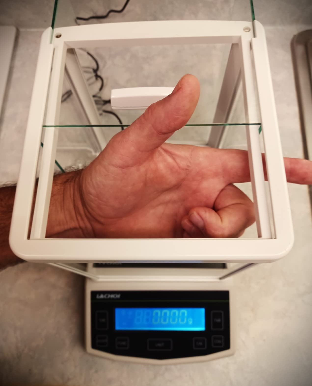 Lab Analytical Balance 500g x 0.001g Accuracy Digital Lab Scale Laboratory Analytical Balance with Windshield Jewelry Scale RS232 Interface (0.001g*500g) customer photo 1