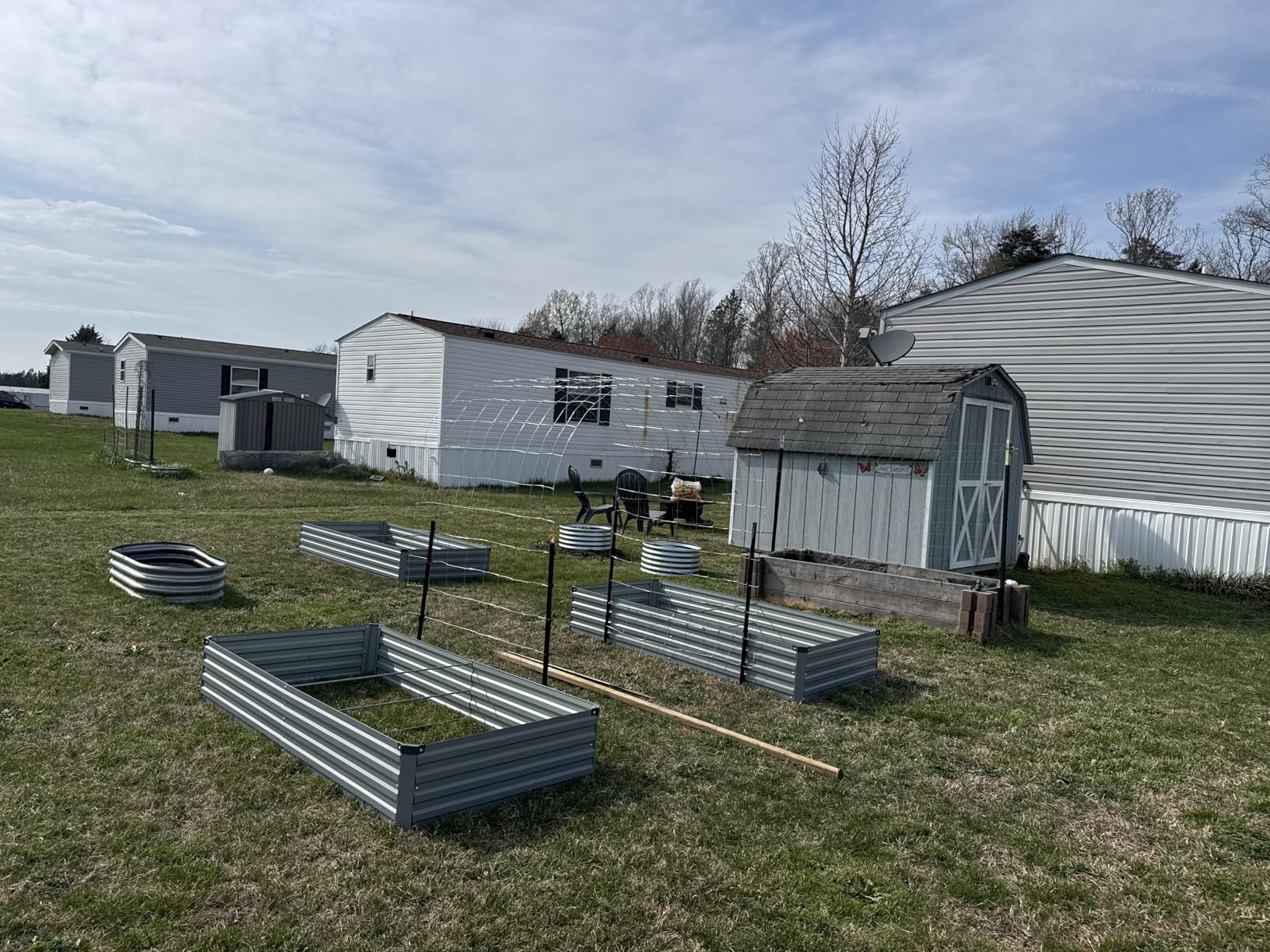 Farm Fence 4FT x 164FT, Livestock Fence, Goat Fence, Galvanized Cattle Fence, Heavy Zinc Coating Wire Fencing, Hog Wire Fencing Perfect for Pest Control, Livestock & Animals Protection customer photo 1