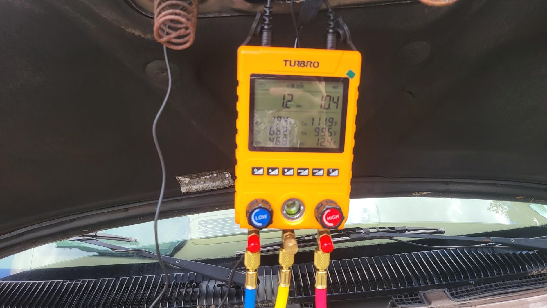 TURBRO Digital Manifold Gauge Set with 2 Wired Temperature Clamps and 3 Hoses, HVAC System Pressure and Temperature Measurement, Compatible with 88 Refrigerants, MG800-PRO customer photo 1