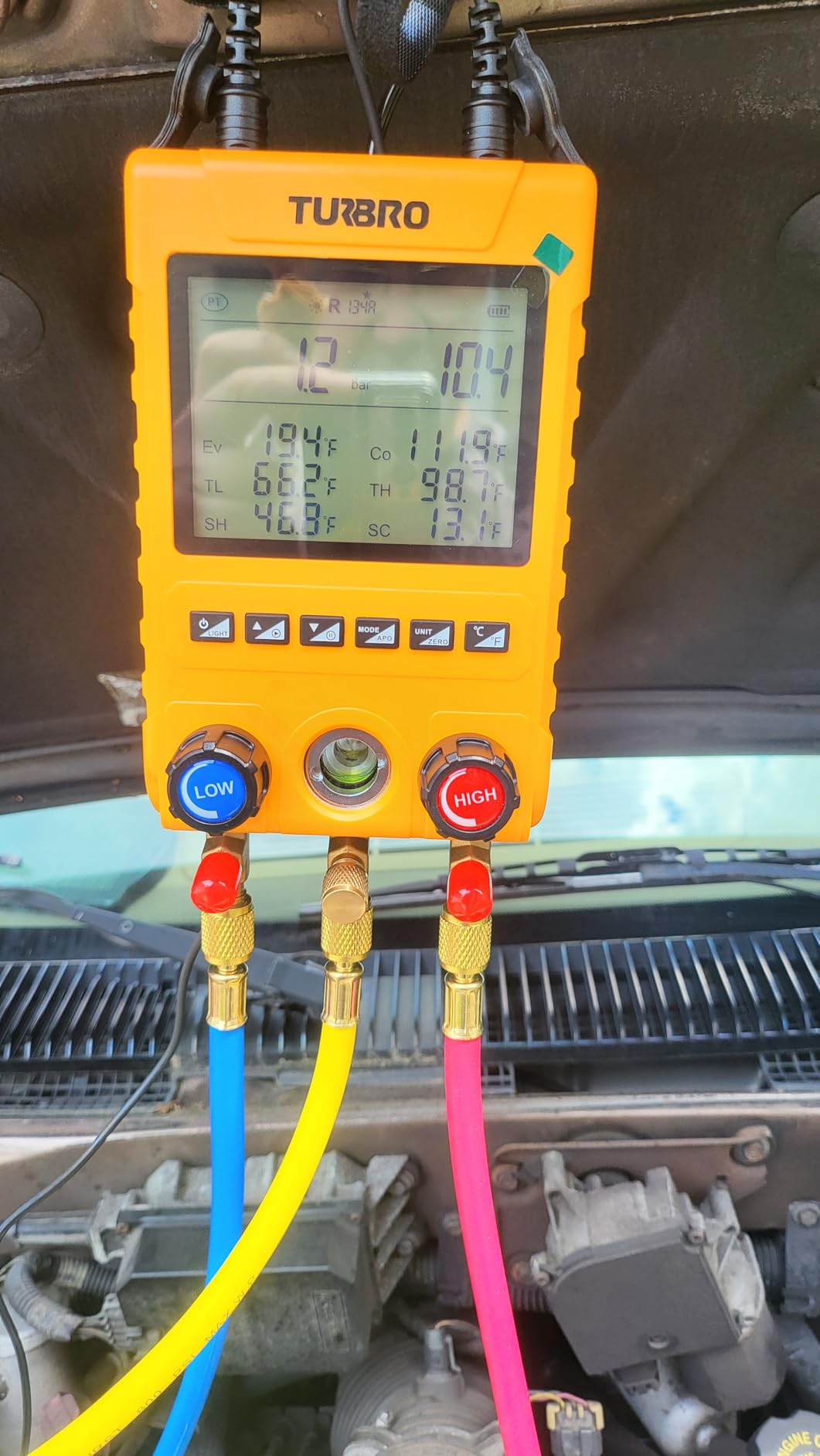 TURBRO Digital Manifold Gauge Set with 2 Wired Temperature Clamps and 3 Hoses, HVAC System Pressure and Temperature Measurement, Compatible with 88 Refrigerants, MG800-PRO customer photo 2