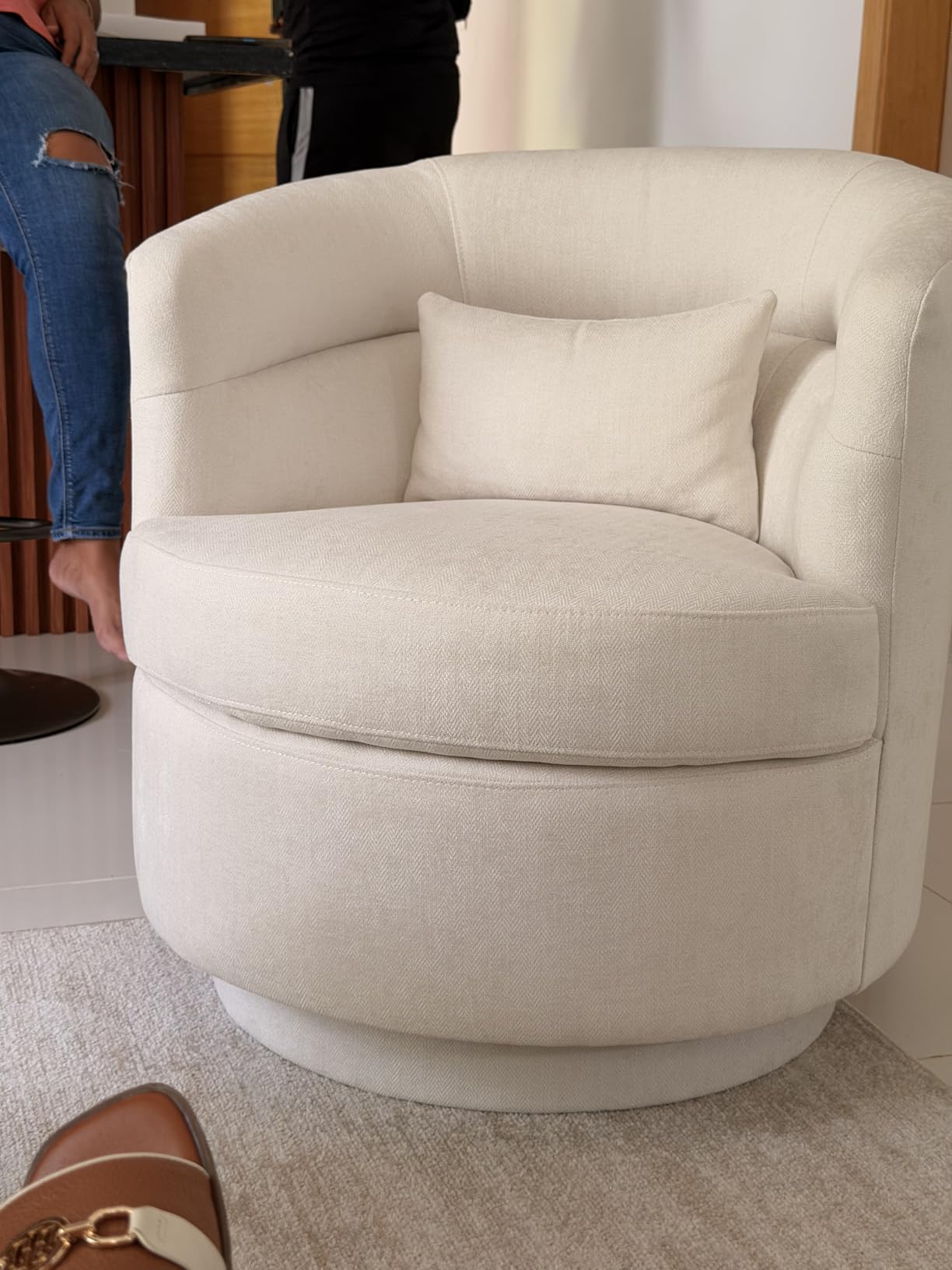CANMOV Swivel Accent Chair, 360 Degree Round Swivel Barrel Chair with Pillow, Upholstered Comfy Barrel Armchair Single Club Sofa Chair for Living Room, Bedroom, Reading Room, Dark Grey customer photo 1