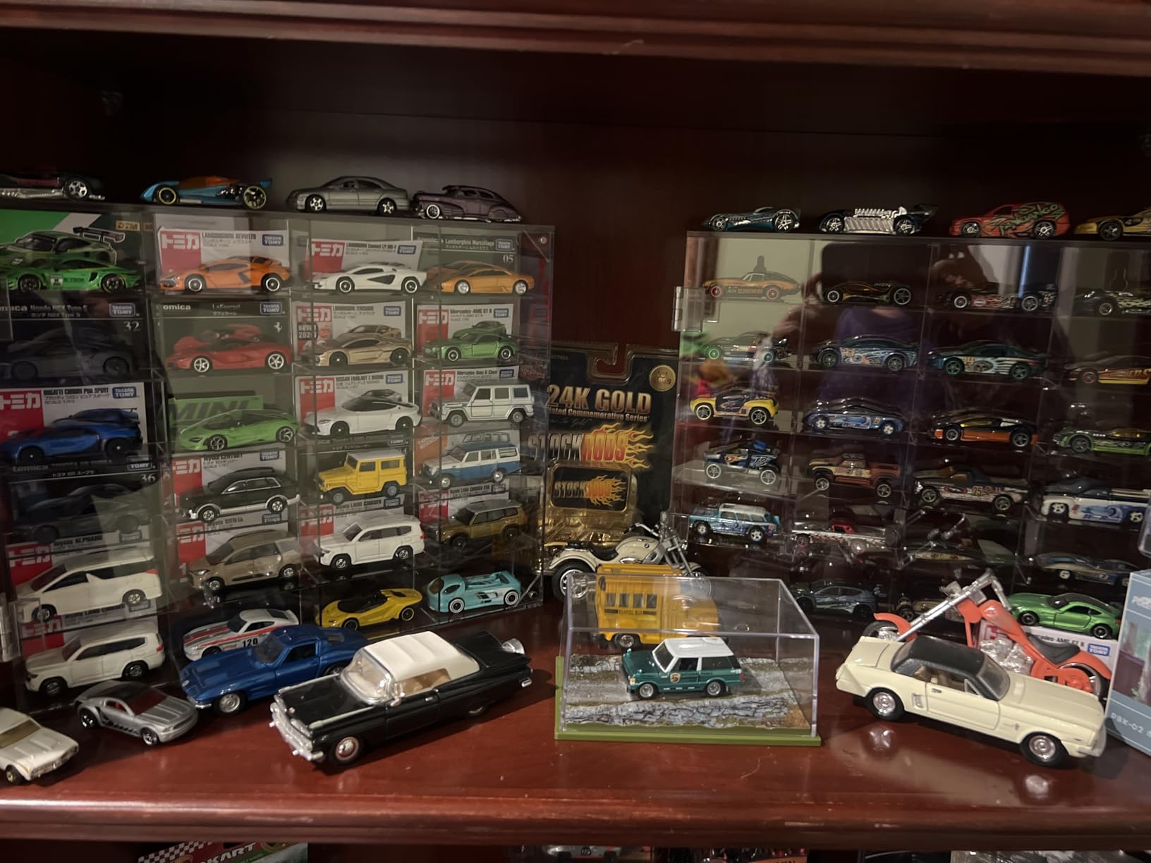 Acrylic Display Case for Hot Wheels, Toy Car Storage for 1/64 Scale Diecast Cars, Matchbox Garage, Collectible Model Cars, No Assembly Required, Magnetic Door Dustproof Showcase customer photo 1