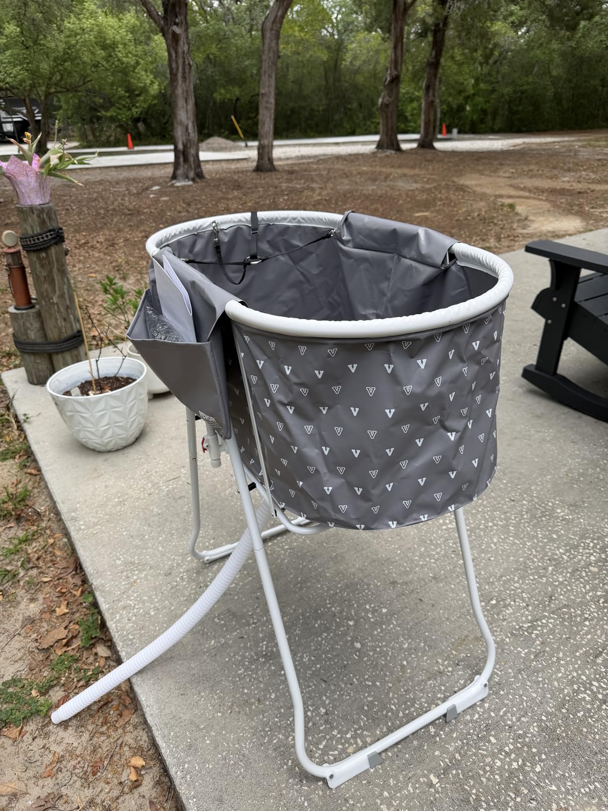 VEVOR Portable Dog Bathtub, Elevated & Foldable Space-Saving Pet Shower Station with Efficient Drainage, Bathing Tub for Washing & Grooming Small and Medium Size Dogs and Cats Indoor & Outdoor, Grey customer photo 1