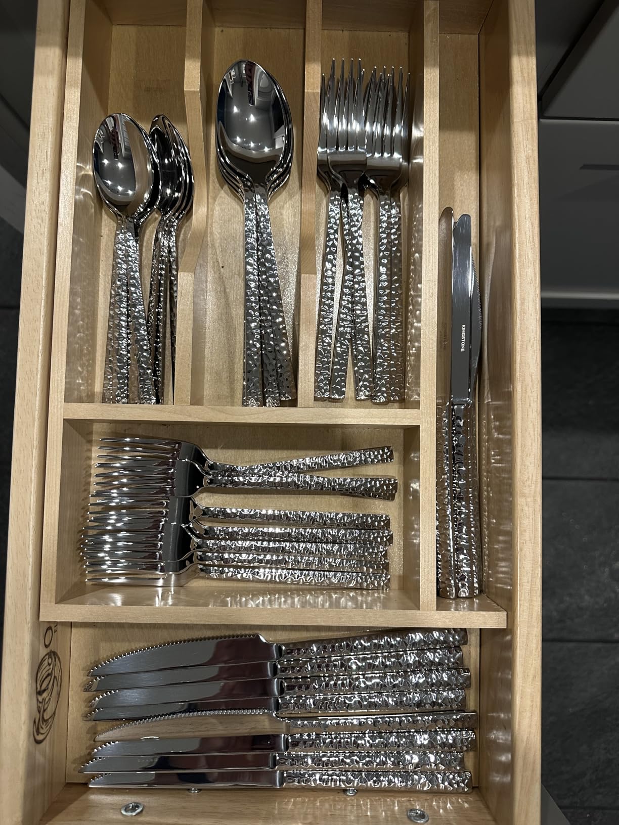 KINGSTONE 40 Piece Hammered Silverware Set, 18/10 Stainless Steel Flatware Set for 8, Cutlery Set for Home, Party, Wedding, Mirror Polished Dishwasher Safe customer photo 1