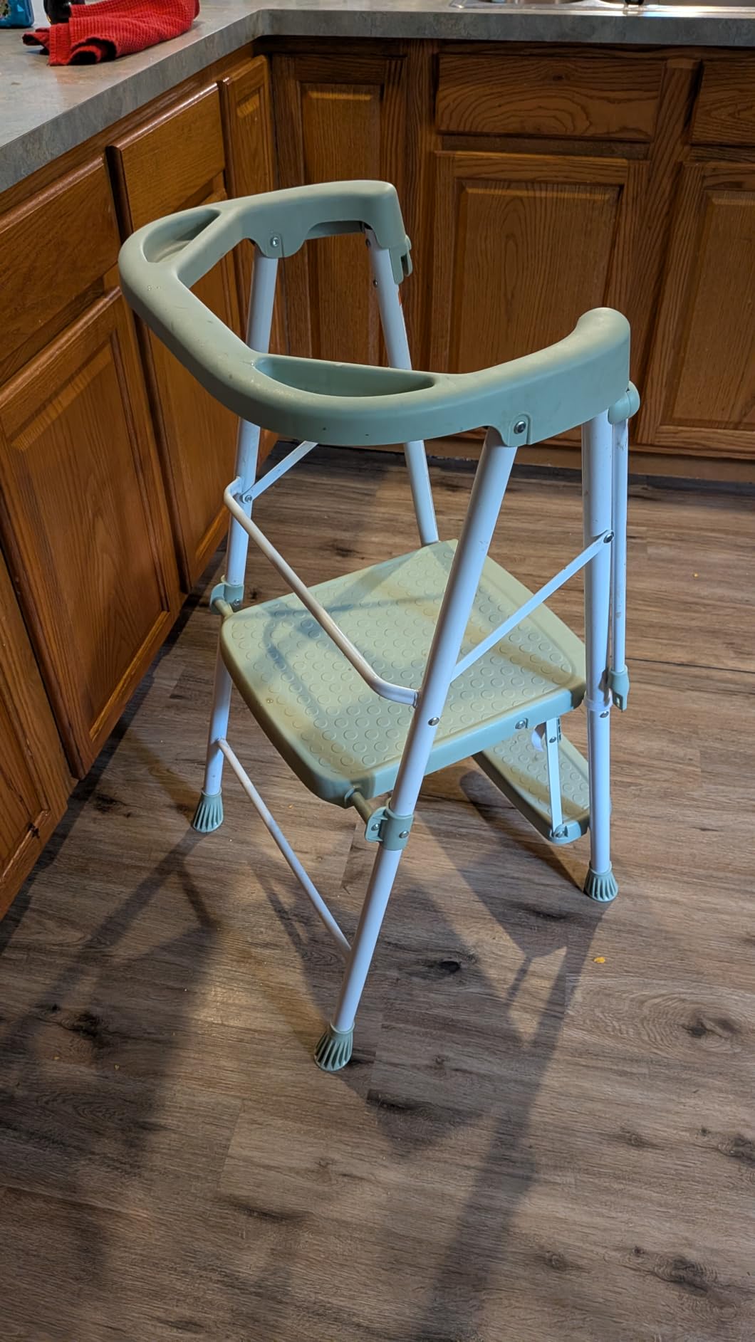 HBTower Kids 2 Steps Step Stool, Toddler Tower with Anti-Drop Safety Railing, Toddler Kitchen Stool Helper for Kitchen Counter Learning Kids Standing Folding Stepper customer photo 1