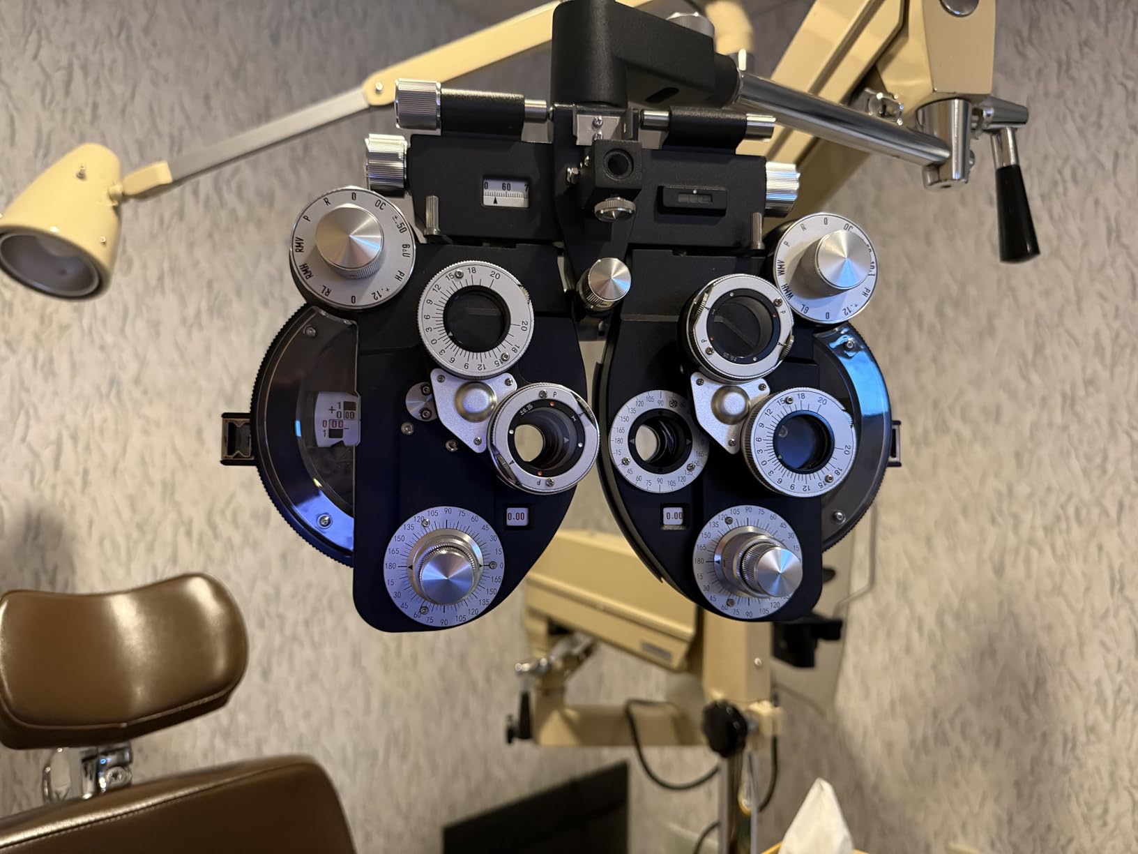 Phoropter Refractor Vision Tester - Classic Appearance, Accurate Measurement (Black) customer photo 1