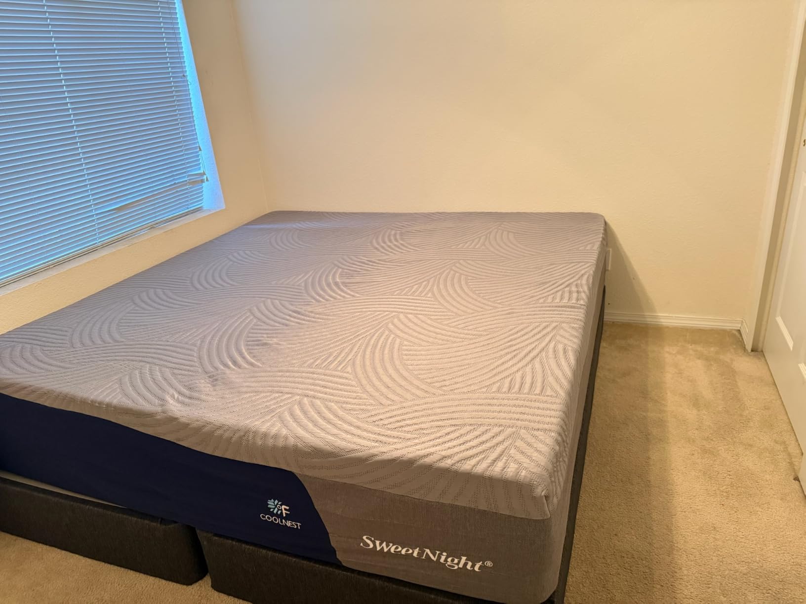 Sweetnight CoolNest 14 Inch King Size Mattress, Cooling King Memory Foam Mattress for Cool Night Sleep, 5-Zone Ergo Support for Pressure Relief, Medium, CertiPUR-US Certified customer photo 1