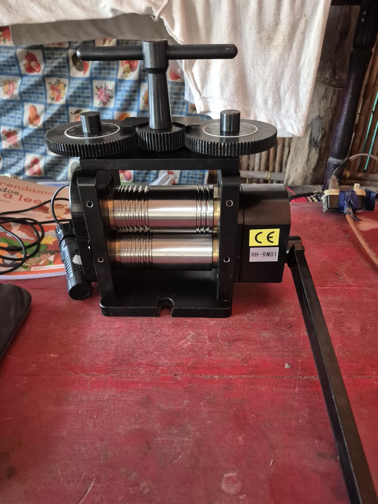 Lakimi Manual Jewelry Rolling Mill Machine 90mm Flat Roller, 4:1 Gear Ratio, Adjustable 0.1-4mm Thickness, Metal Sheet & Wire Flattening Tool for Jewelry Making and Metalworking LK-RM06 customer photo 1