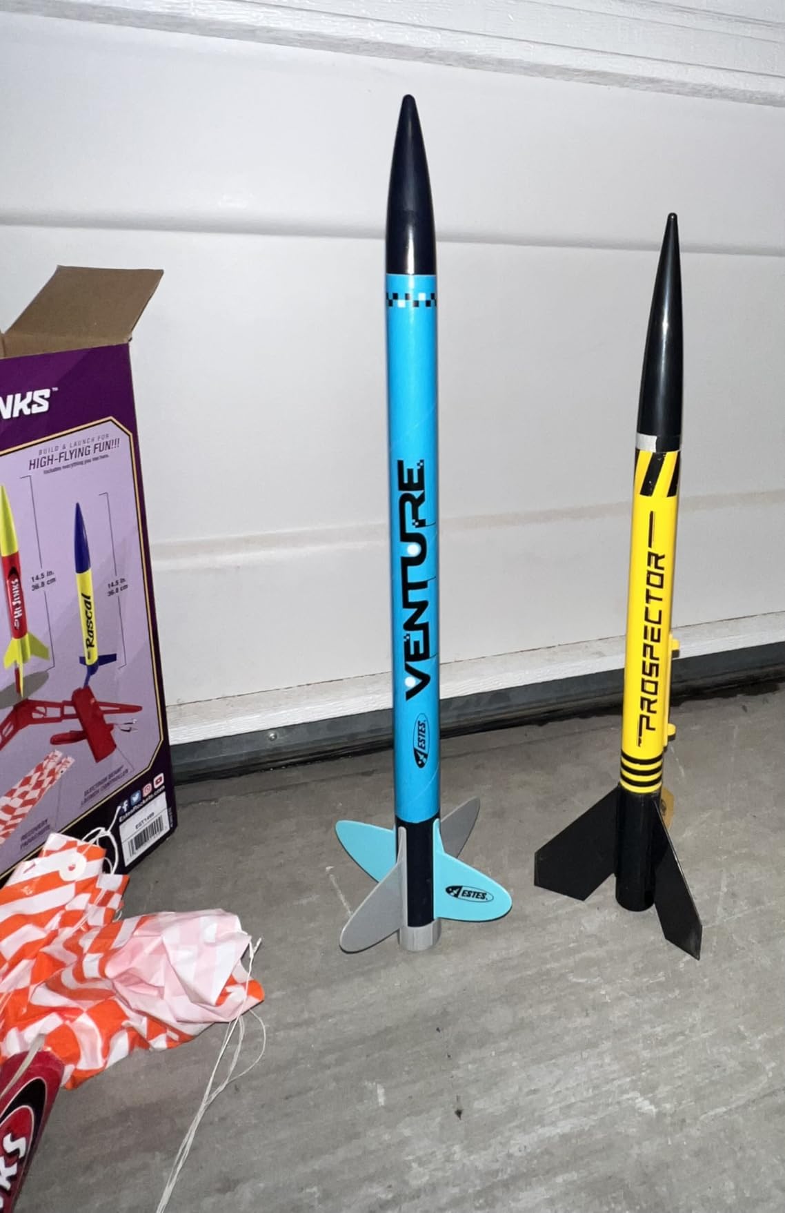Estes 3238 Pathfinder Launch Set, Beginner Dual Model-Rocket Kit with Launch Pad and Controller for Ages 10+ customer photo 1