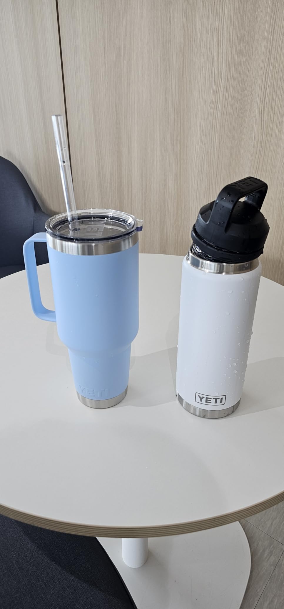 YETI Rambler 26 oz Bottle, Leakproof, Vacuum Insulated, Stainless Steel with Chug Cap, Cherry Blossom - Textured customer photo 2