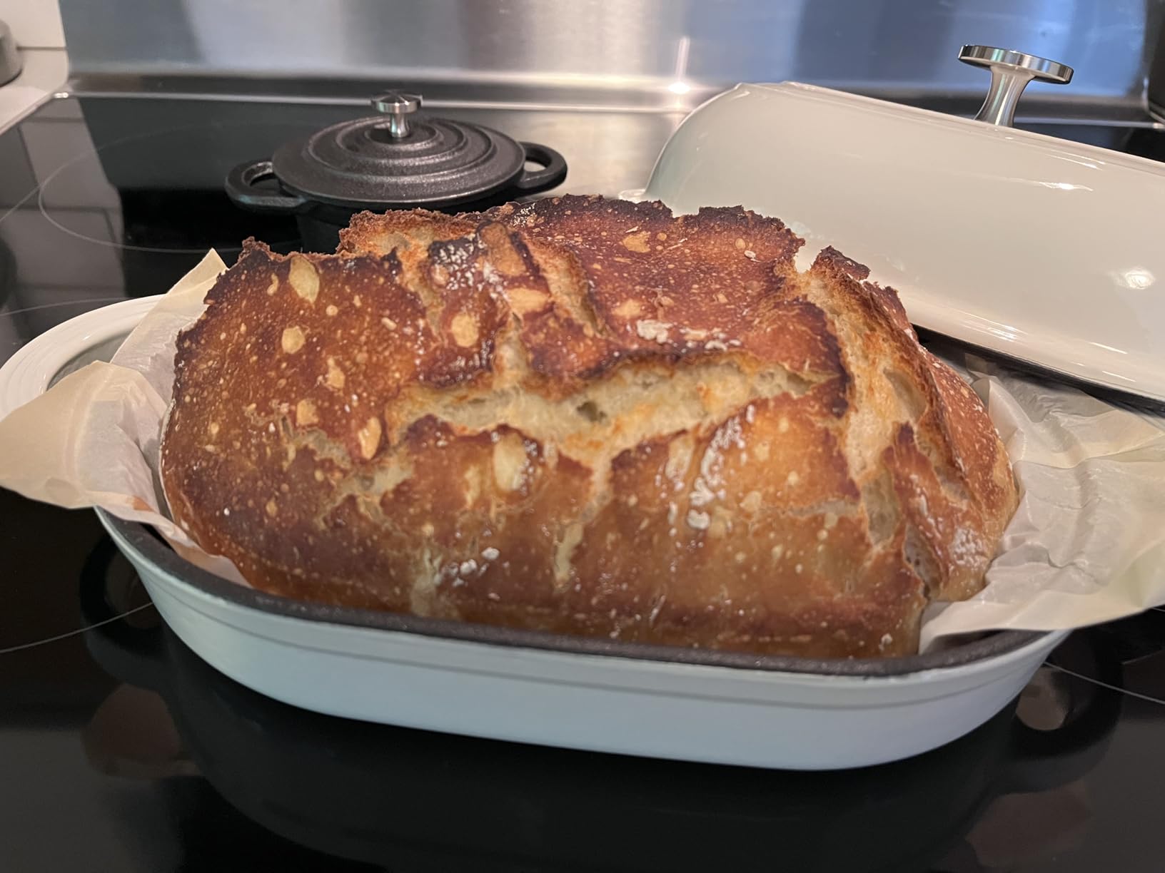 TOMO Cast Iron Oval Bread Oven, 10