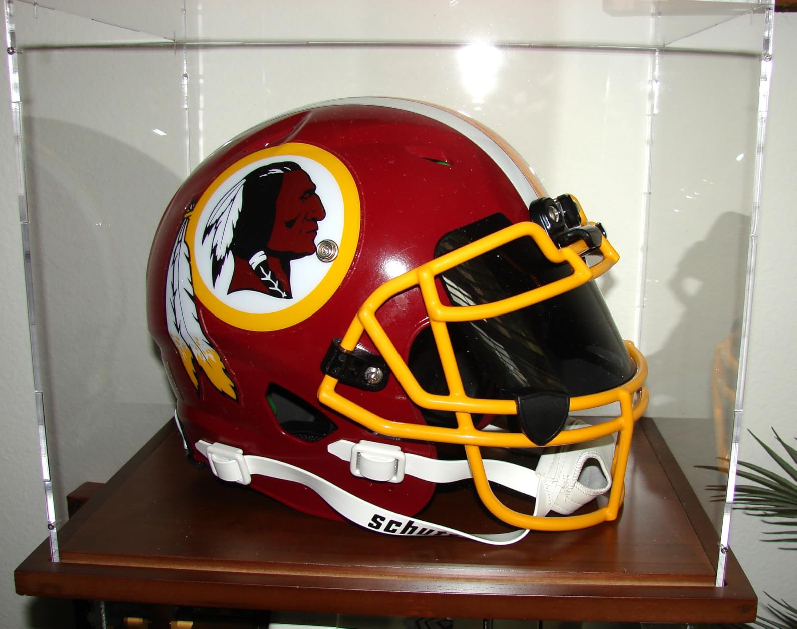 VGMiu Football Helmet Display Case with Wood Base, Clear Acrylic Helmet Display Box Dustproof Displays Case for Helmets, Sports Collectibles, Memorabilia Displays customer photo 1