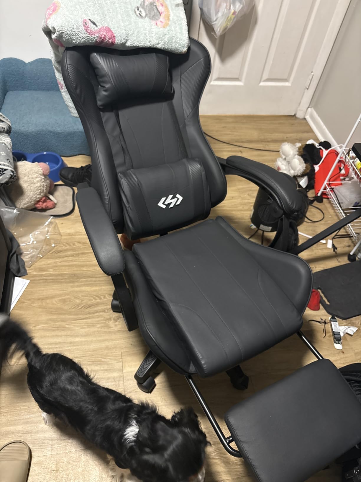 HLDIRECT Gaming Chair, Ergonomic Computer Office Chair with Lumbar Support Footrest Headrest, Adjustable Height & Backrest Angle Video Gamer Chair, PU Leather, 360° Swivel, Adult (Black&Red) customer photo 2