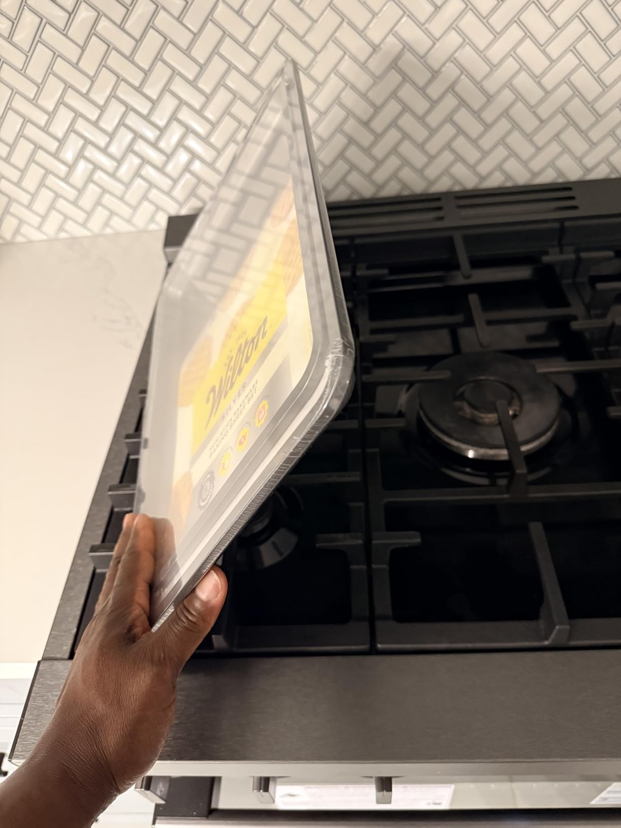 Wilton Silver 2- Piece Non-Stick Baking Sheet Set, Cold-Rolled Steel Bakeware for Baking and Roasting, Made without PFAS customer photo 2