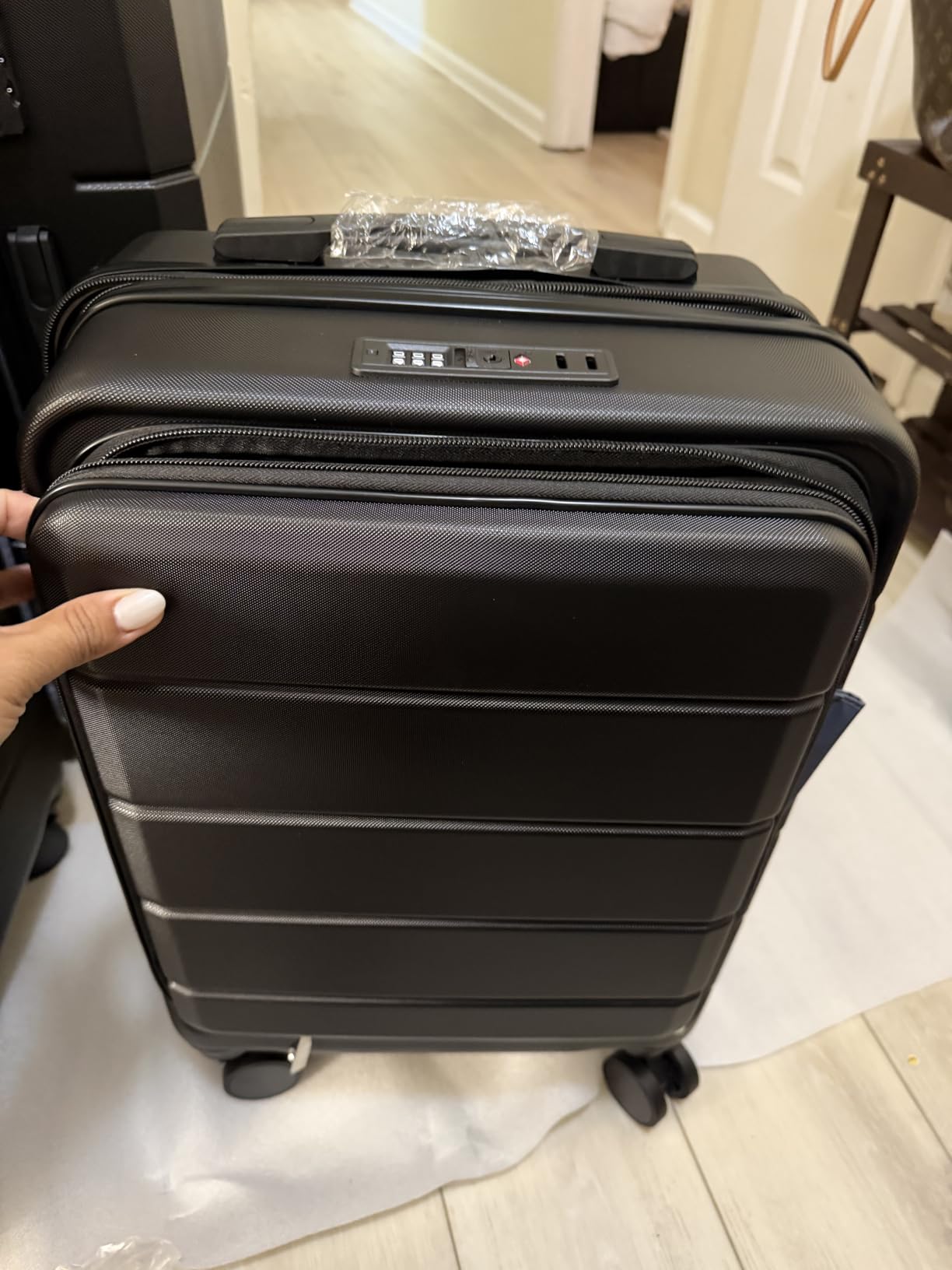 YOETEY Luggage Sets 3 Piece, Expandable Hardshell Suitcase with TSA Lock & Silent Spinner Wheels, Lightweight Hardside Travel Suitcase Set for International Trips (20/24/28 in, Black) customer photo 2