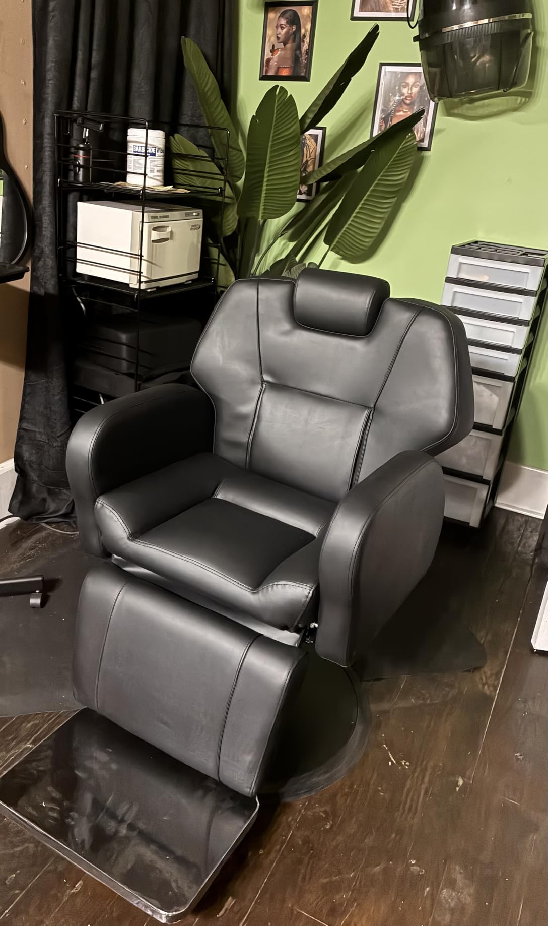 Baasha All-Black Reclining Salon Chair, Modern Hydraulic Barber Seat with Thick Cushion, Smooth Swivel, Perfect for Braiding, Tattoo, and Lash Services, 550 lbs Capacity customer photo 1