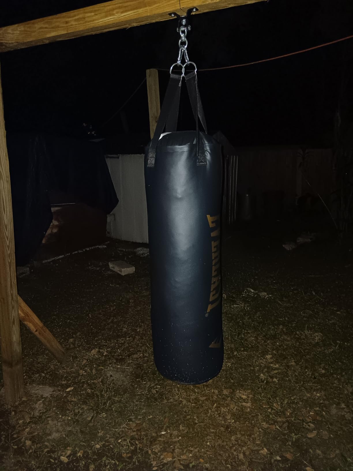 Everlast Elite Punching Bag - Hanging Heavy Bag for Adults with Dual Strap System | Durable Boxing Bag for Boxing, MMA, Muay Thai, Home Gym Training customer photo 1