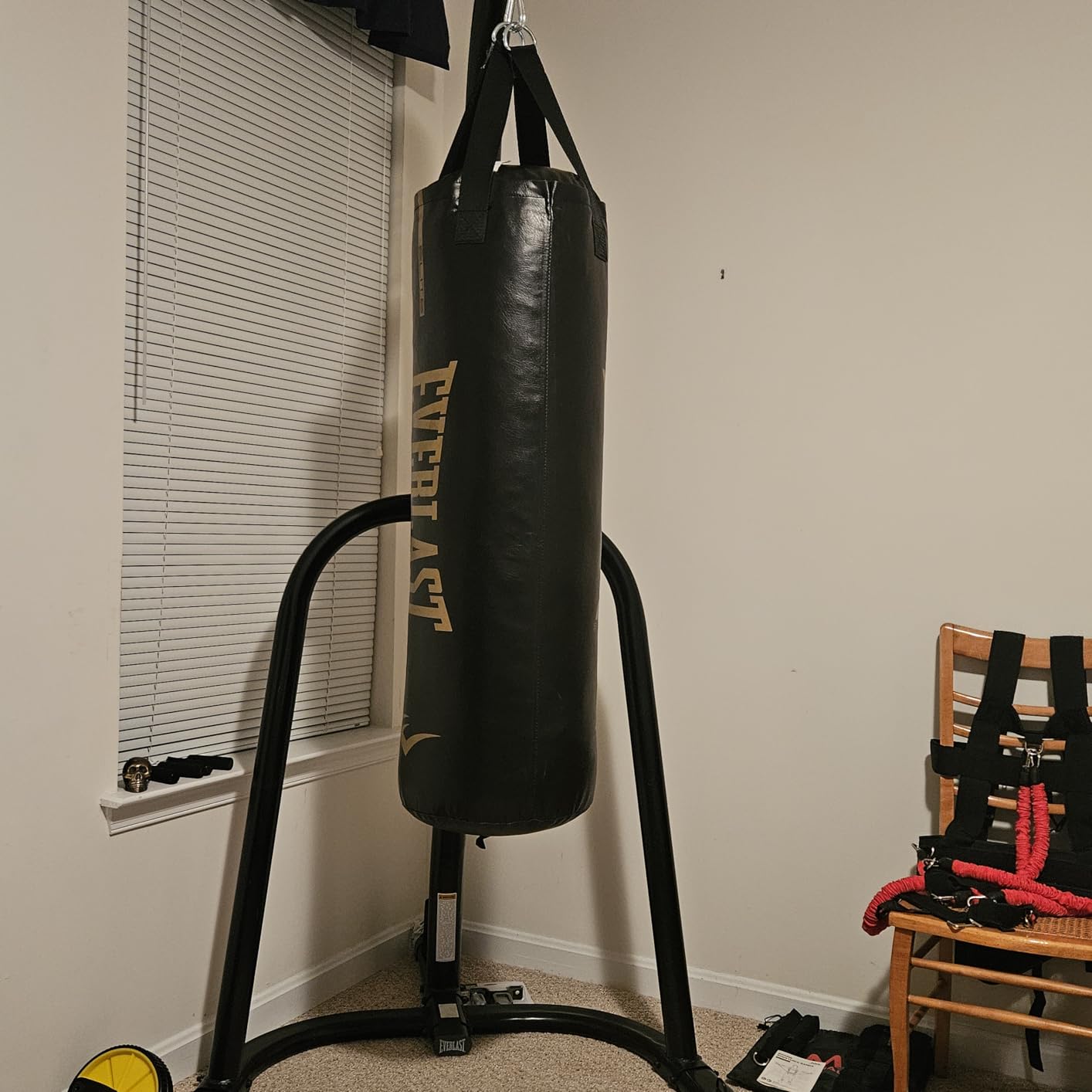 Everlast Elite Punching Bag - Hanging Heavy Bag for Adults with Dual Strap System | Durable Boxing Bag for Boxing, MMA, Muay Thai, Home Gym Training customer photo 2