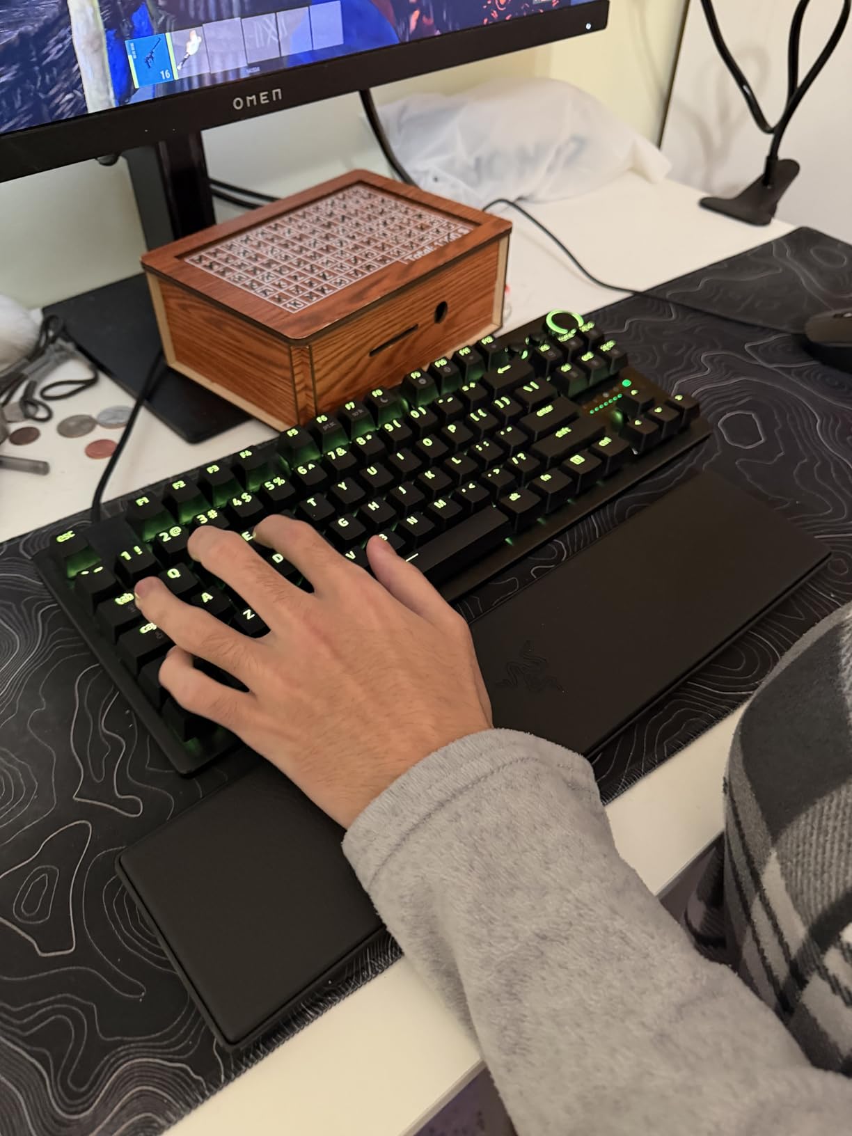 Razer Huntsman V3 Pro 8KHz Esports Gaming Keyboard: Analog Optical Switches Gen 2 - 8000 Hz Polling Snap Tap - Rapid Trigger - Adjustable Actuation - Media Controls - PBT Keycaps - Black customer photo 2
